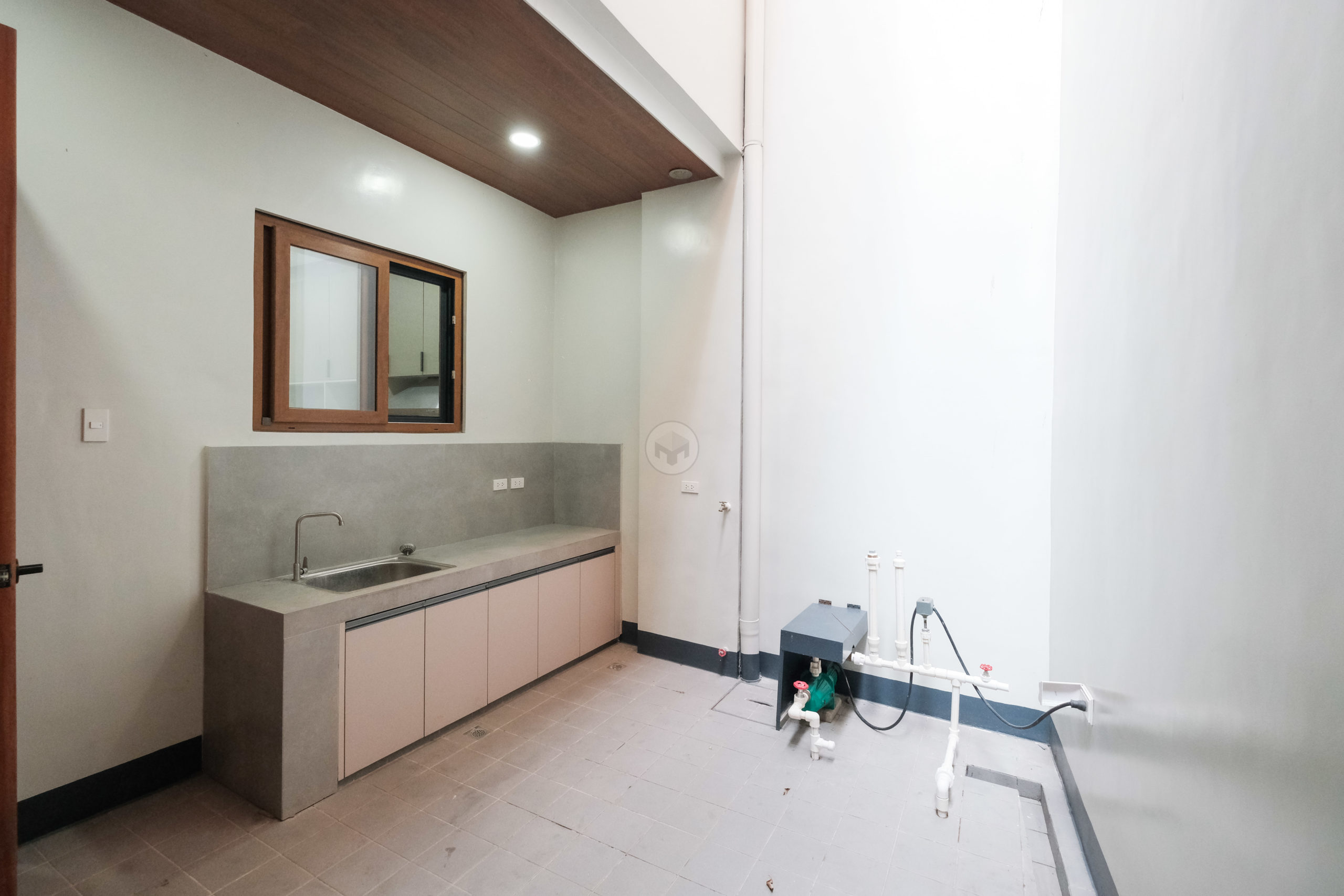 Enchanting5-BedroomTownhouseforSaleinLittleBaguio,SanJuanCity-14.jpg