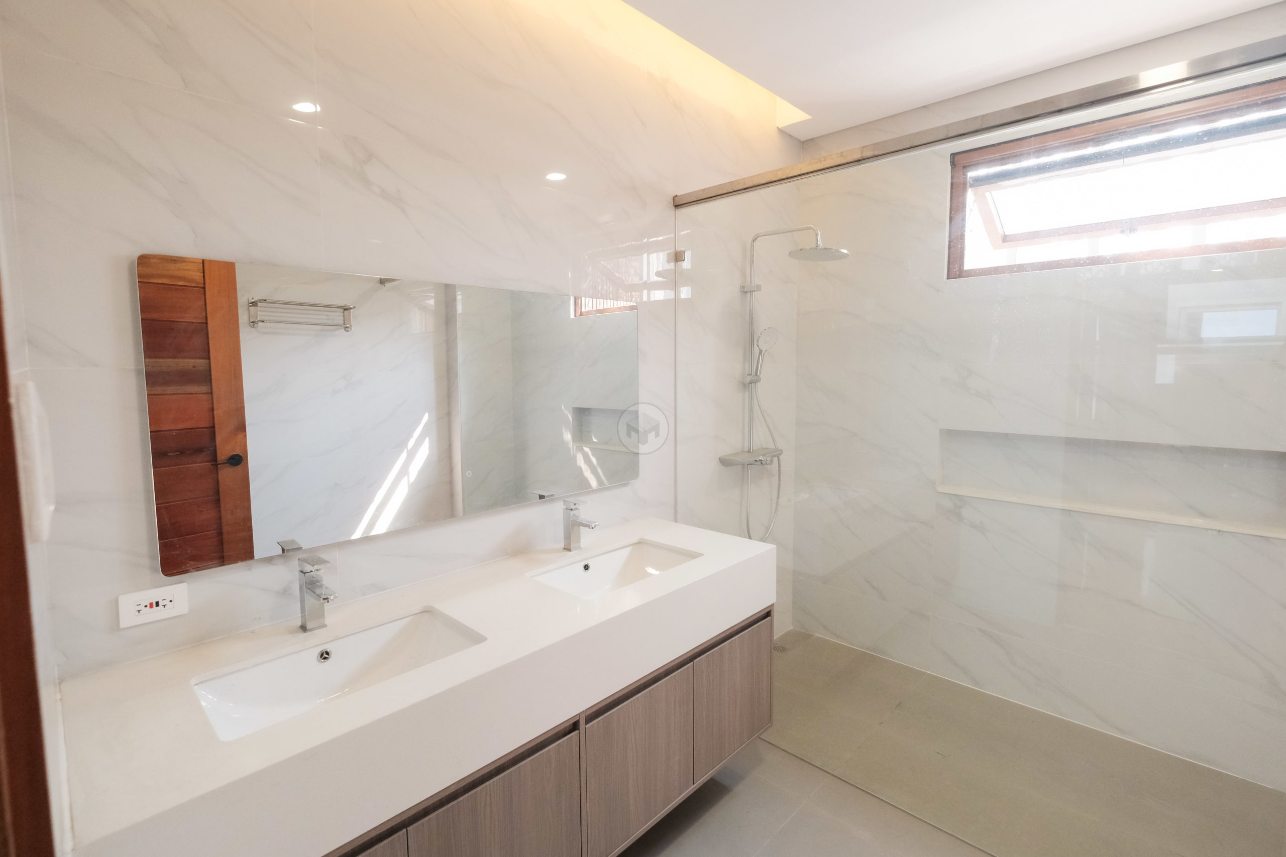 Enchanting5-BedroomTownhouseforSaleinLittleBaguio,SanJuanCity-17.jpg