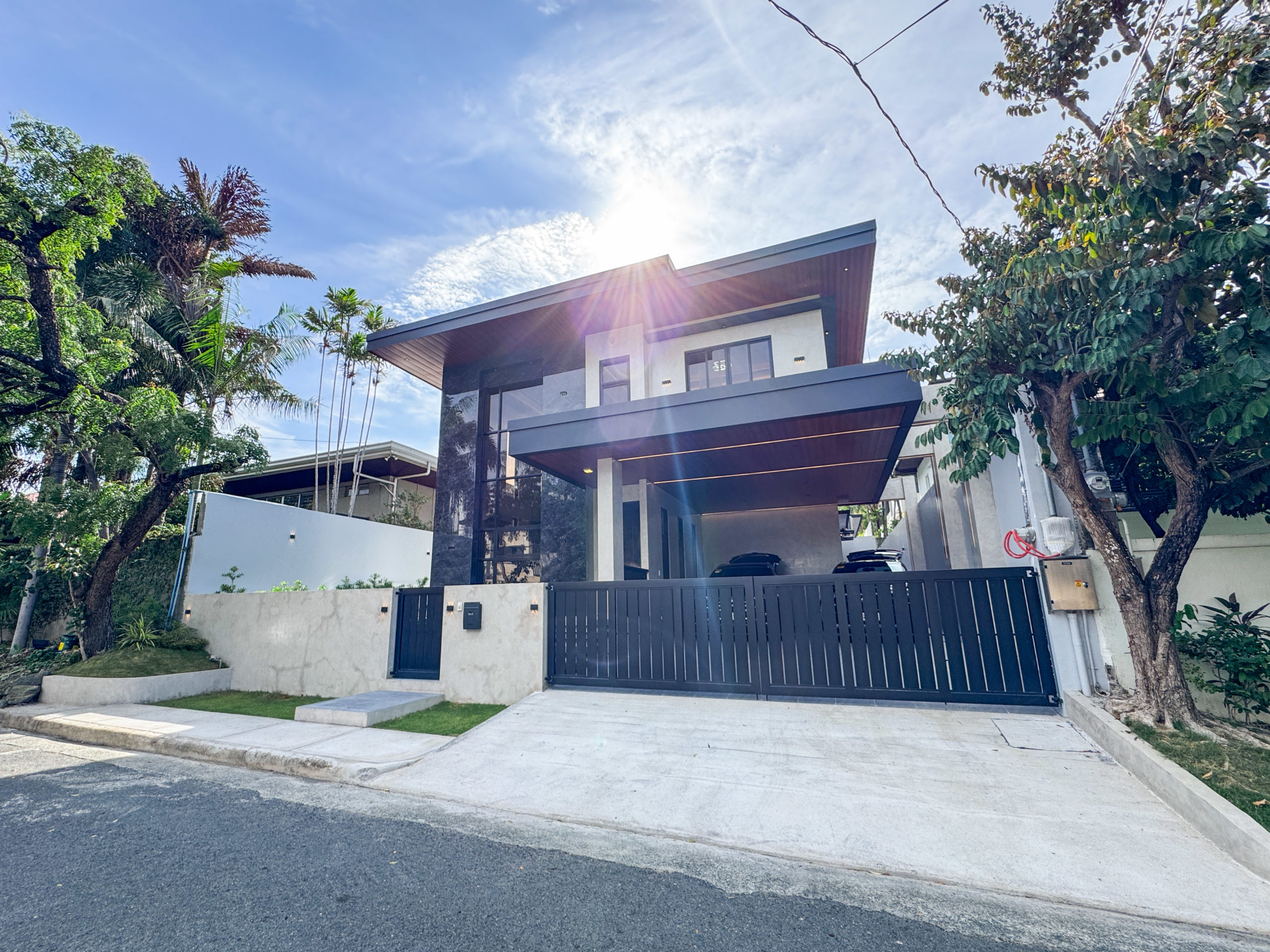 Exceptional5-BedroomHouseandLotforSaleinAlabangHills,Muntinlupa-1.jpg