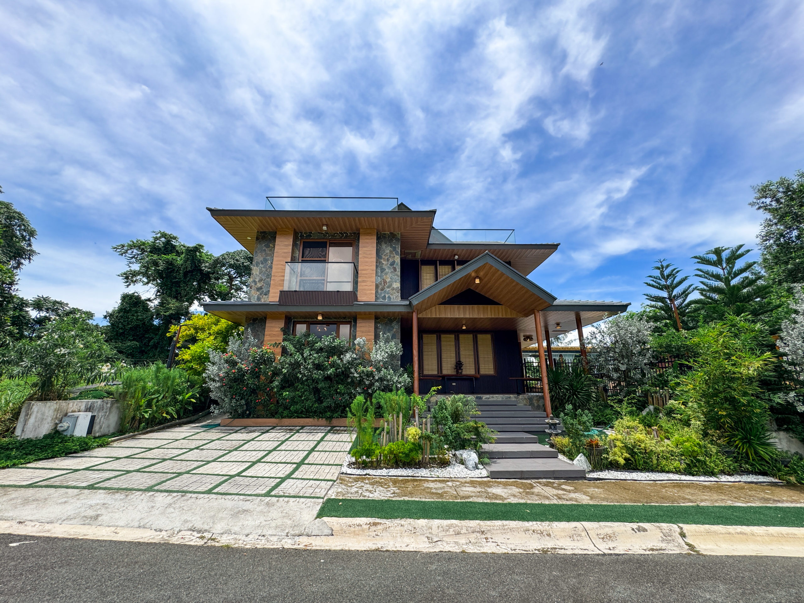 Majestic5-BedroomHouseandLotforSaleinTagaytayMidlands,Tagaytay-1.jpg