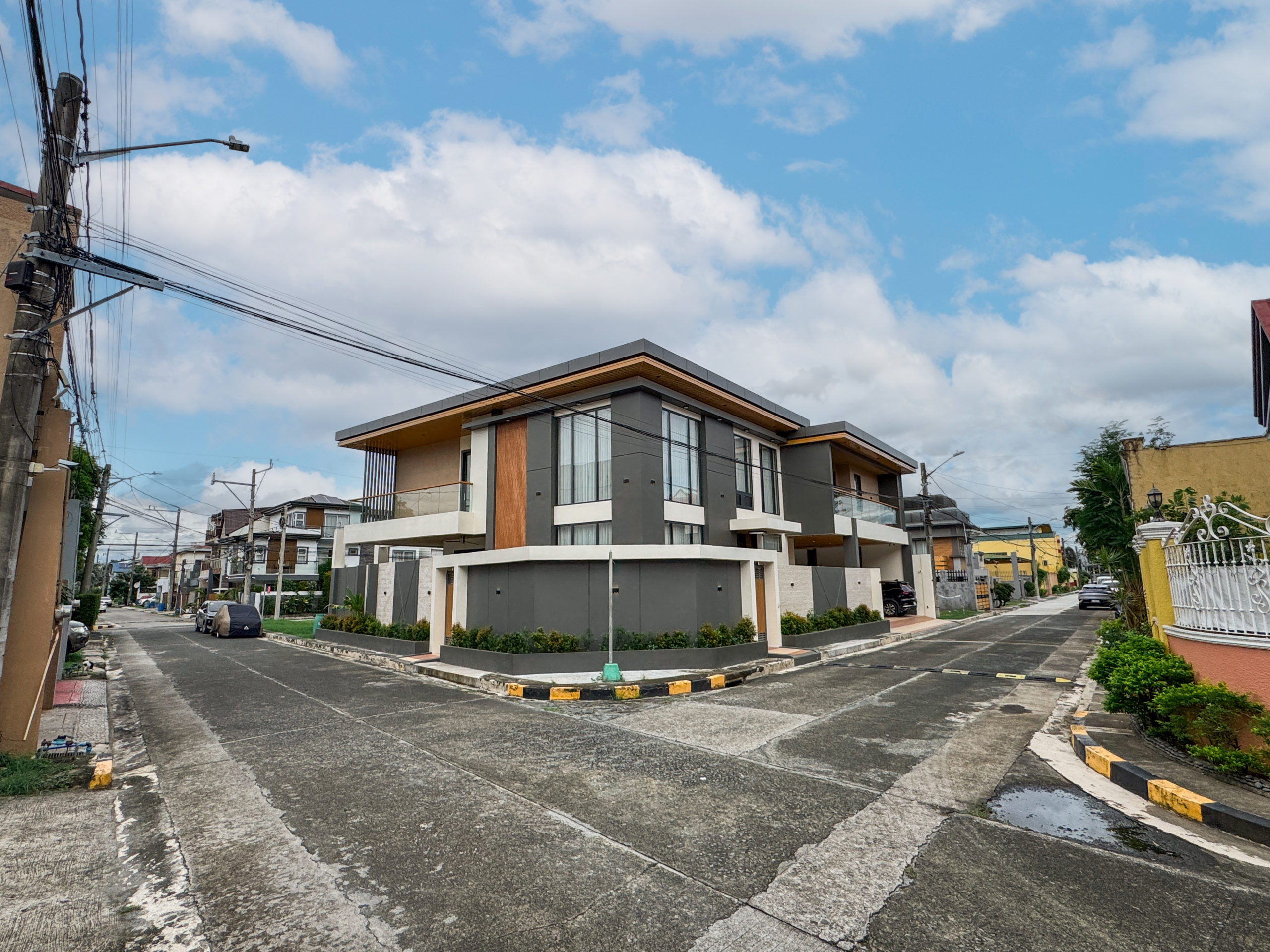 Stately6-BedroomHouseandLotforSaleinGreenwoodsExecutiveVillage,PasigCity-1.jpg