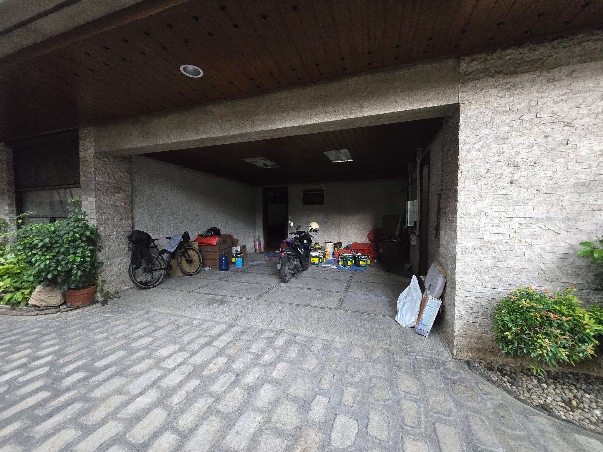 Attractive4-BedroomHouseandLotforLeaseinCorinthiansGarden,QuezonCity-2.jpg