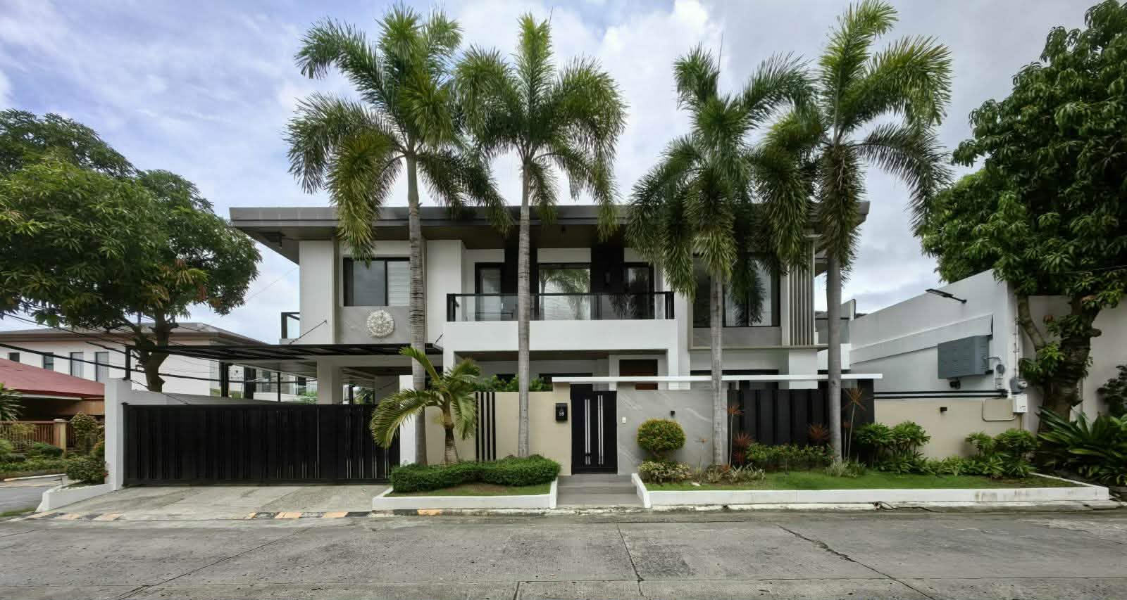 6-BedroomHouseandLotforSaleinBFHomes,Parañaque-1.jpg