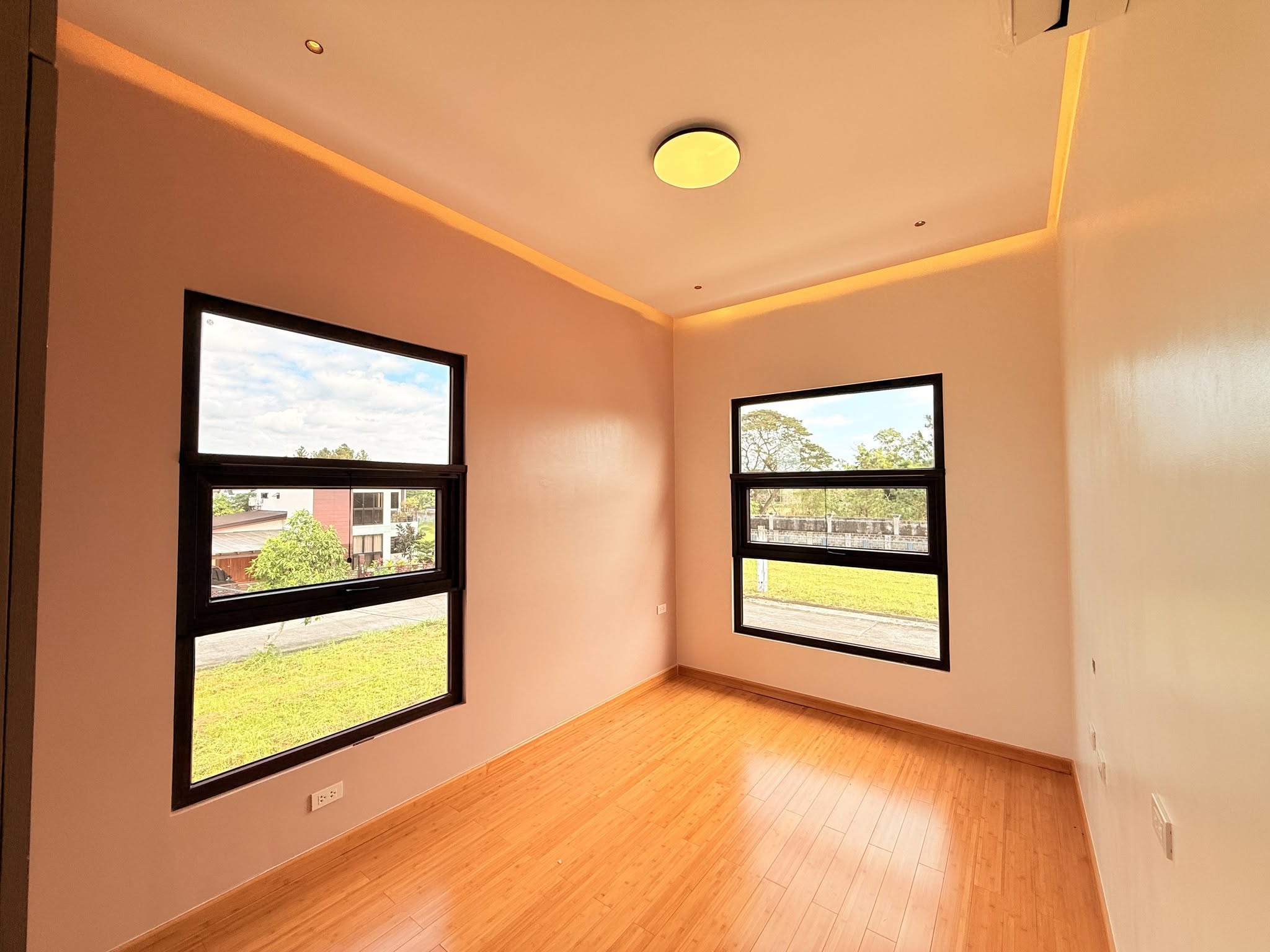 4-BedroomHouseandLotforSaleatTheSonomaResidences,Sta.Rosa,Laguna-12.jpg