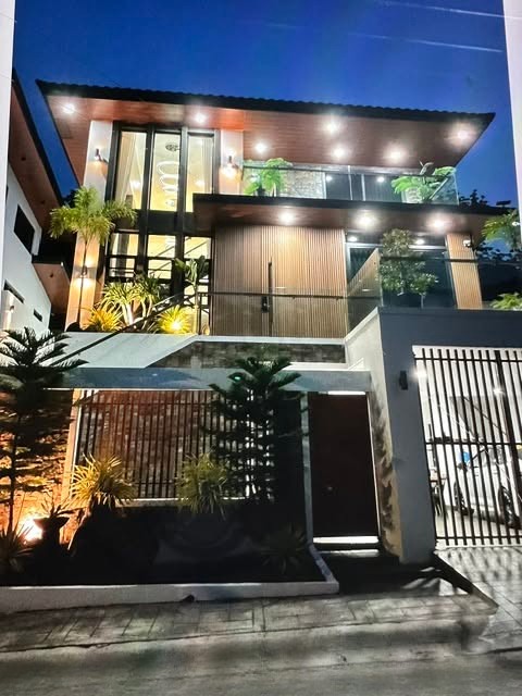 4-BedroomHouseandLotforSaleinLagunaHills,Pansol,CalambaCityl-1.jpg