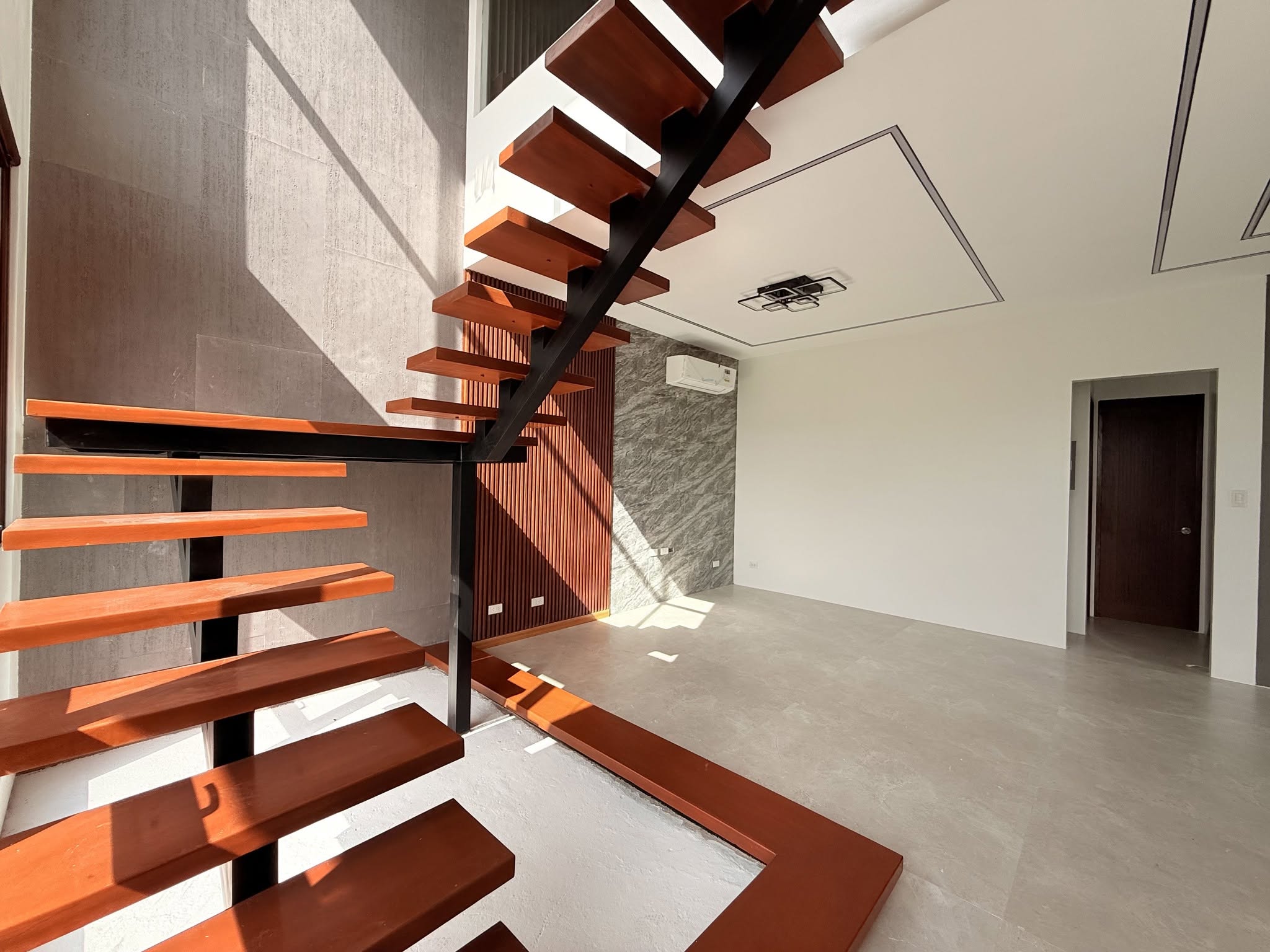 4-BedroomHouseandLotforSaleatTheSonomaResidences,Sta.Rosa,Laguna-8.jpg