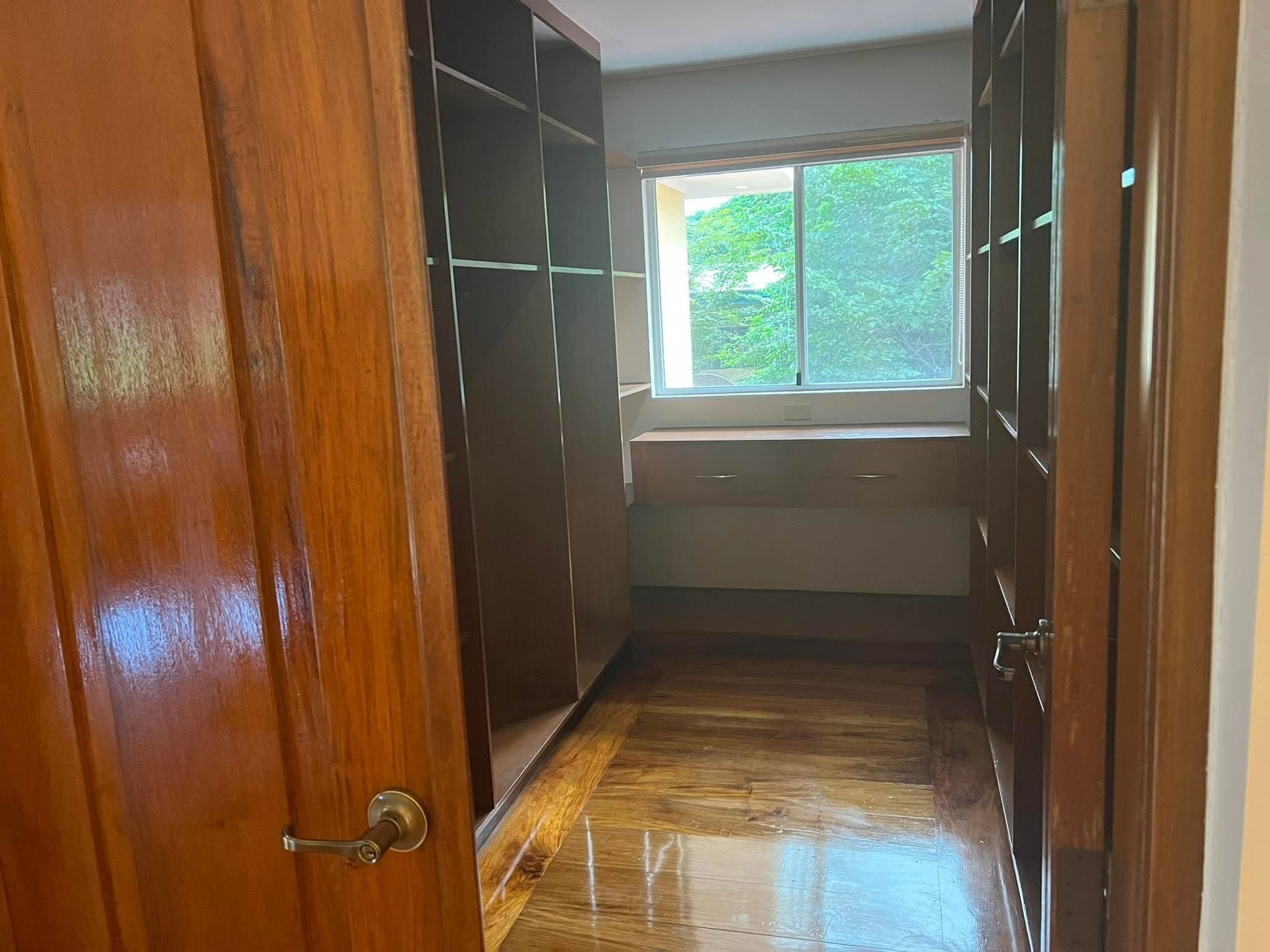 5-BedroomHouseandLotforLeaseinAlabangHills,Muntinlupa-10.jpg