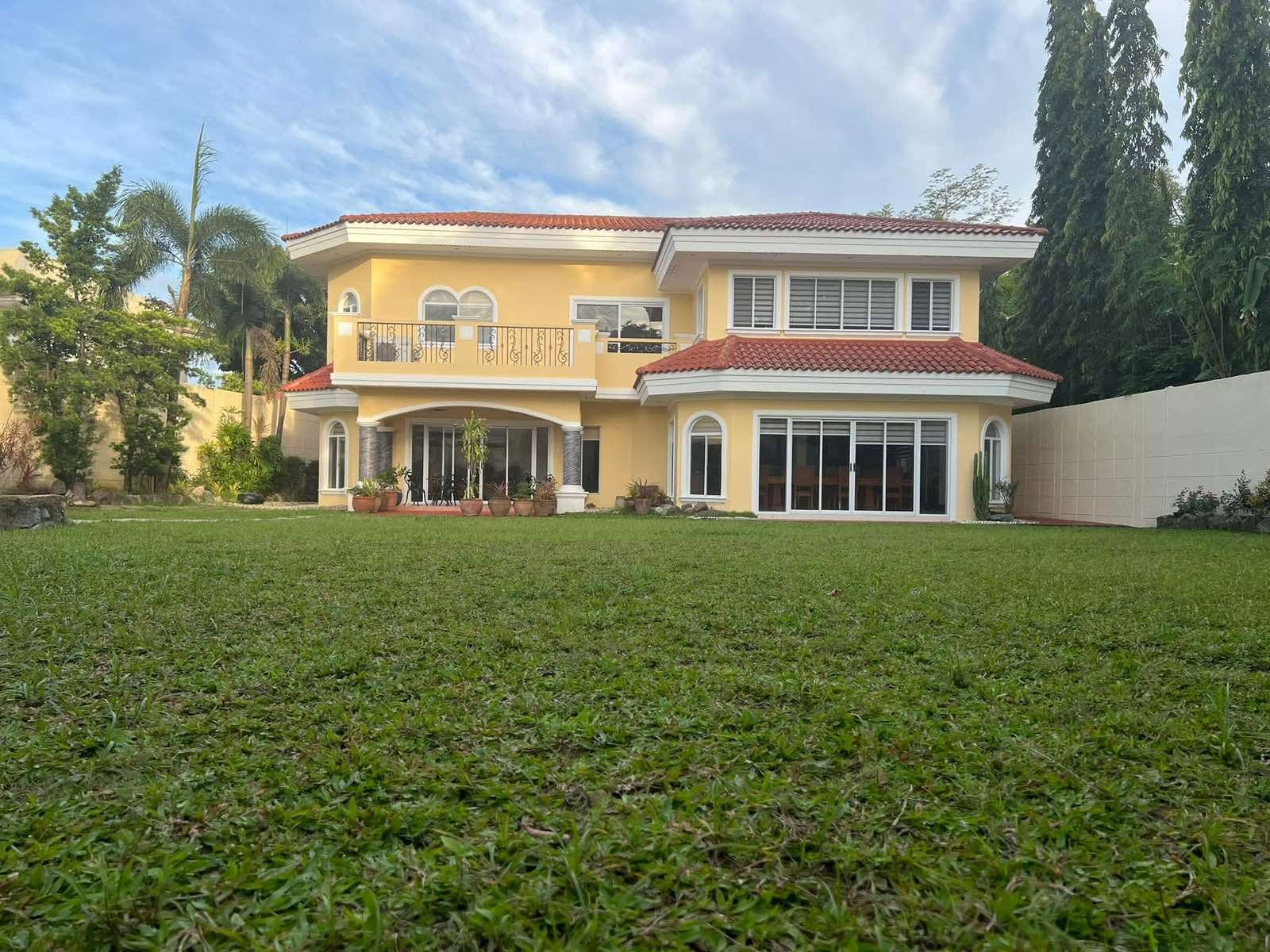 5-BedroomHouseandLotforLeaseinAlabangHills,Muntinlupa-2.jpg