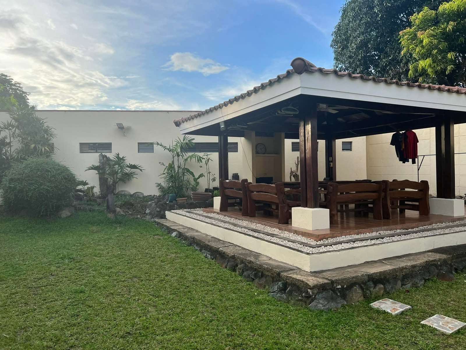 5-BedroomHouseandLotforLeaseinAlabangHills,Muntinlupa-3.jpg