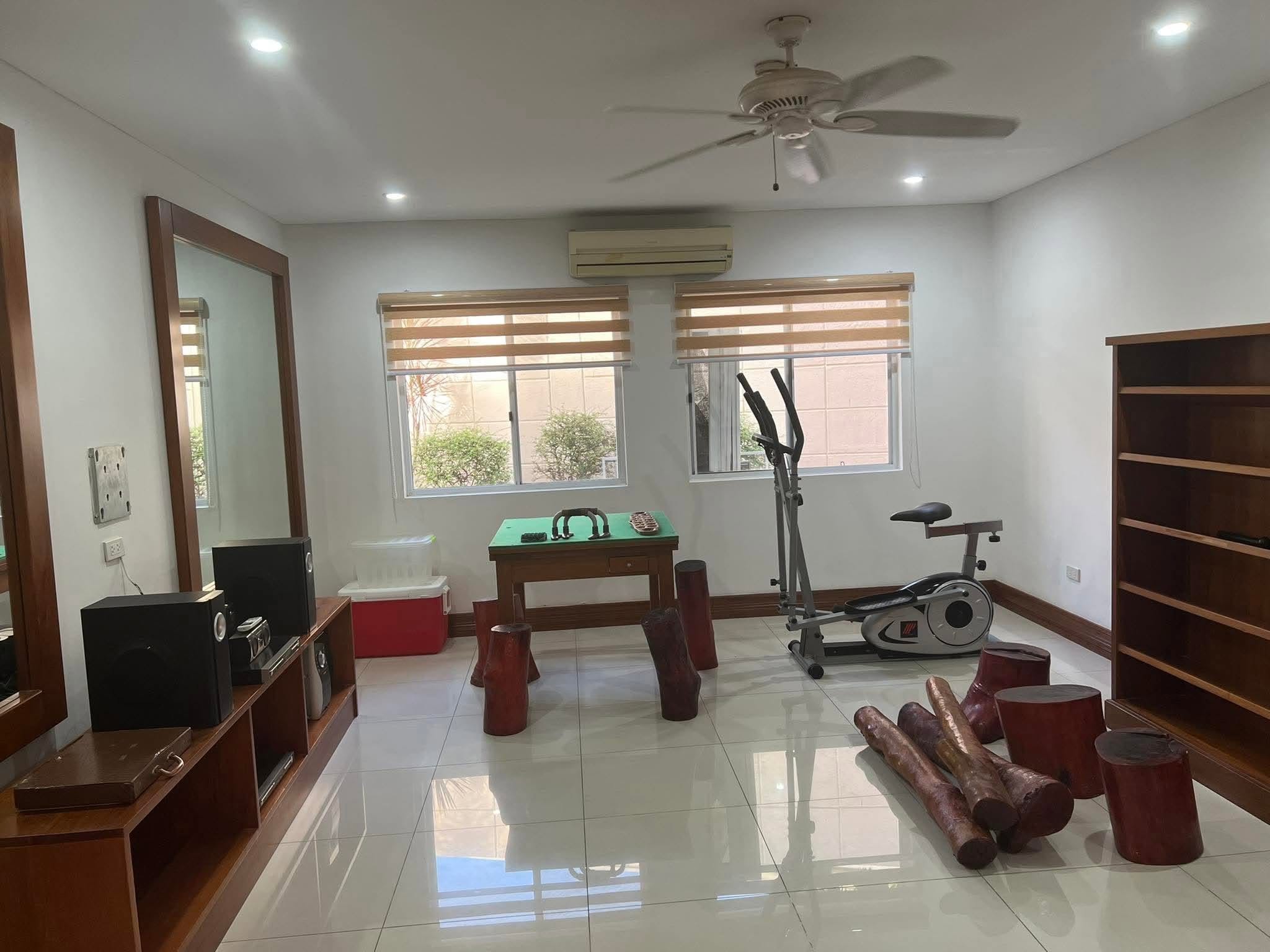 5-BedroomHouseandLotforLeaseinAlabangHills,Muntinlupa-15.jpg