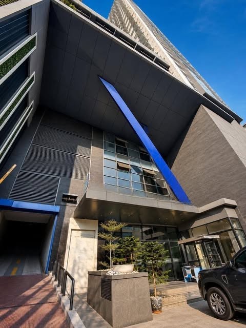 8-BedroomPenthouseCondoUnitforSaleinHarvardSuites,Manila-15.jpg
