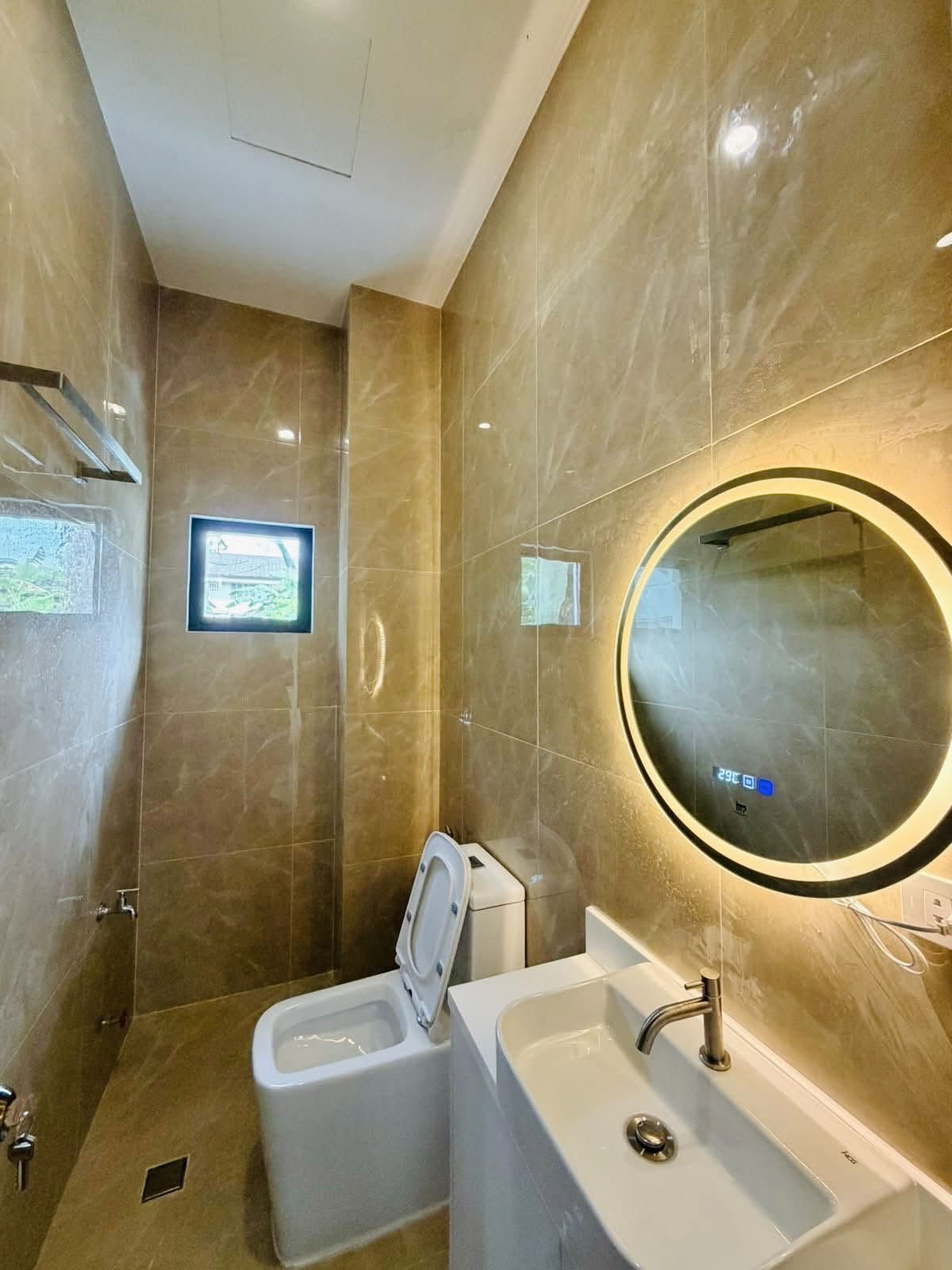 Splendid4-BedroomHouseandLotforSaleinNorthFairview,QuezonCity-11.jpg