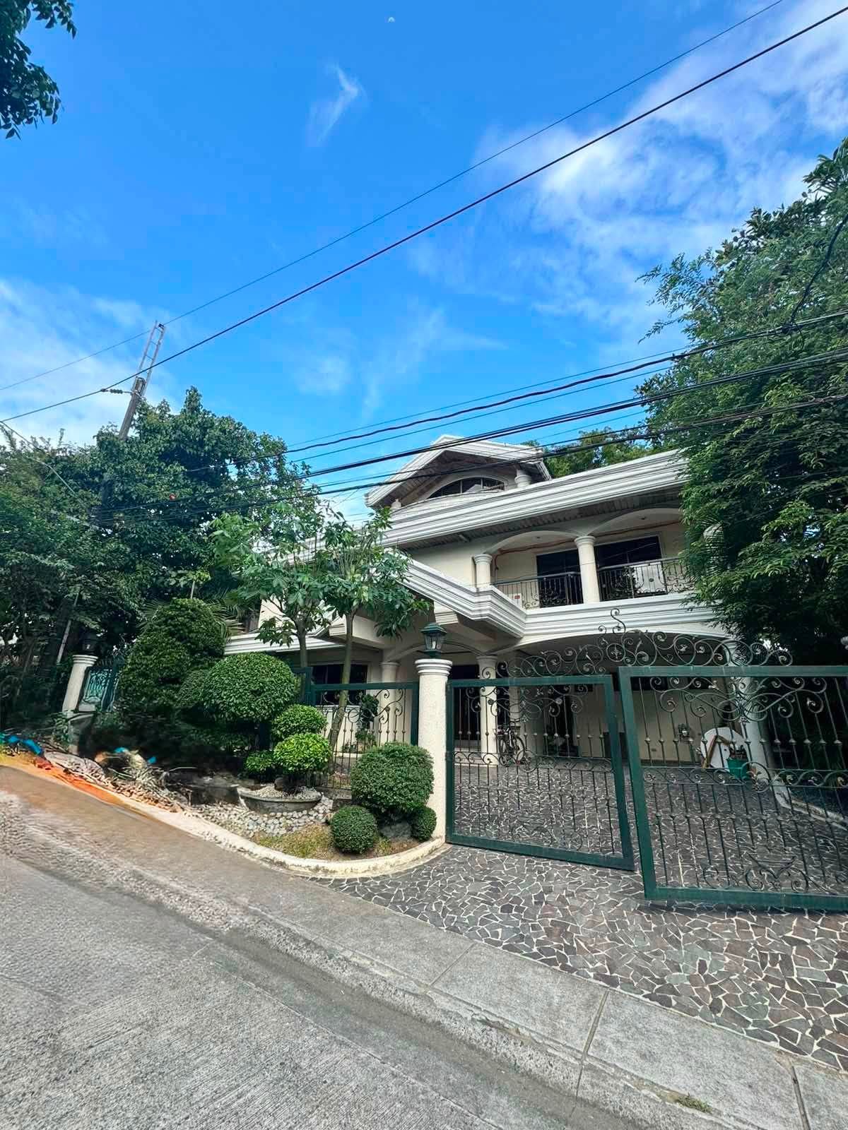 Captivating5-BedroomHouseandLotforSaleinAyalaHeights,QuezonCity-1.jpg