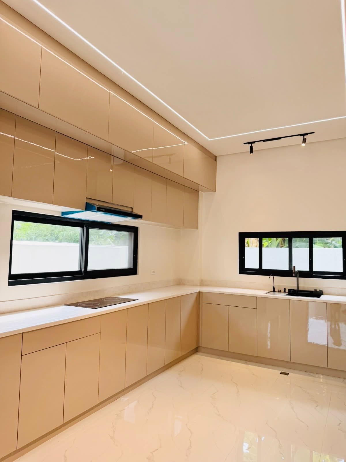 Splendid4-BedroomHouseandLotforSaleinNorthFairview,QuezonCity-8.jpg