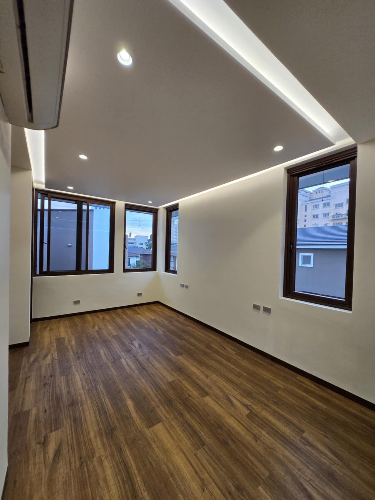 Stately4-BedroomHouseandLotforLeaseinMckinleyHillVillage,TaguigCity-7.jpg