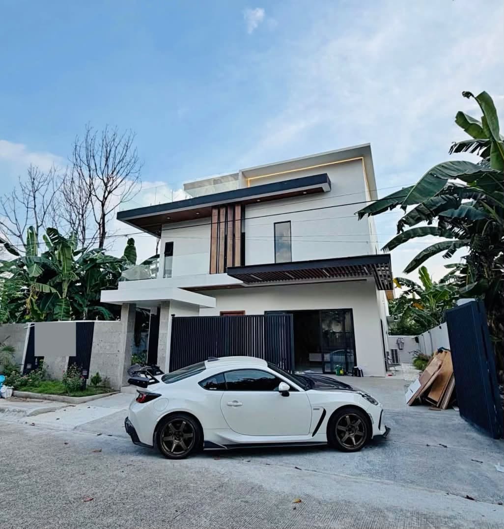 Splendid4-BedroomHouseandLotforSaleinNorthFairview,QuezonCity-1.jpg