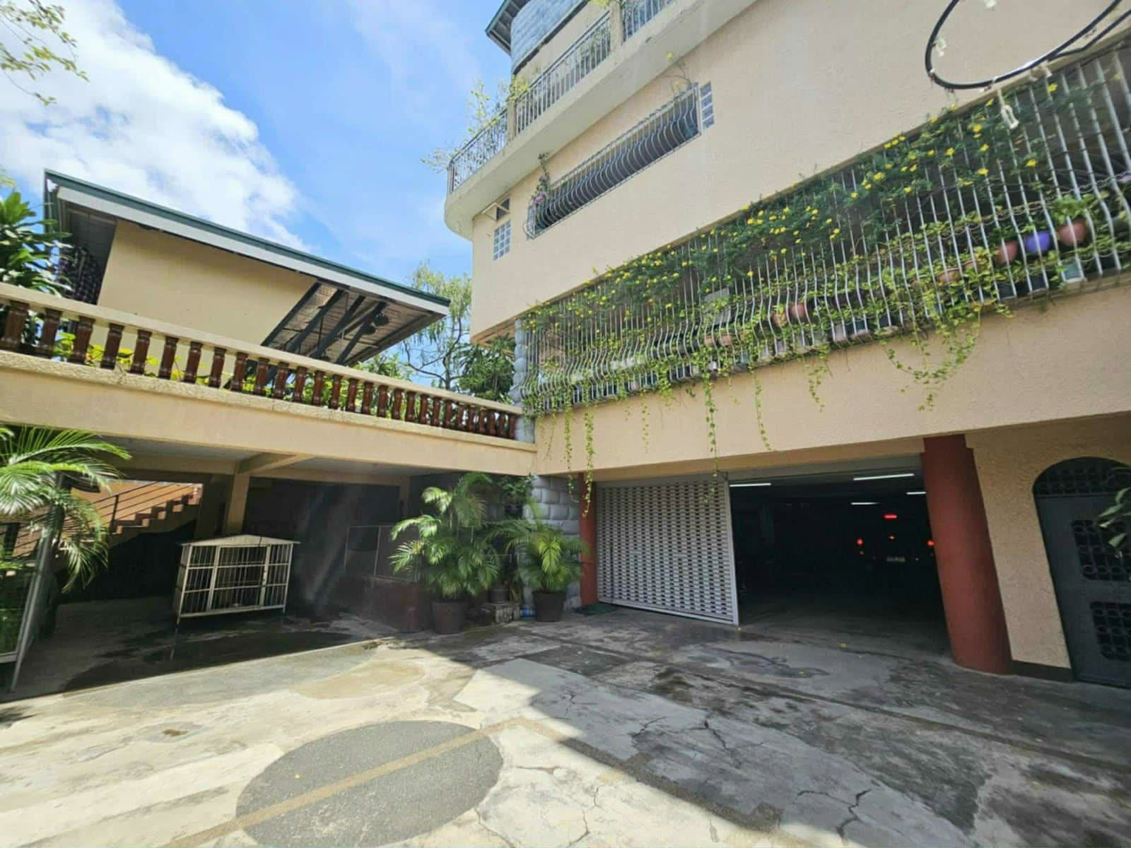 Grand5-BedroomResthouseforSaleinStatelandHillsSubd.,GeneralTrias,Cavite-2.jpg