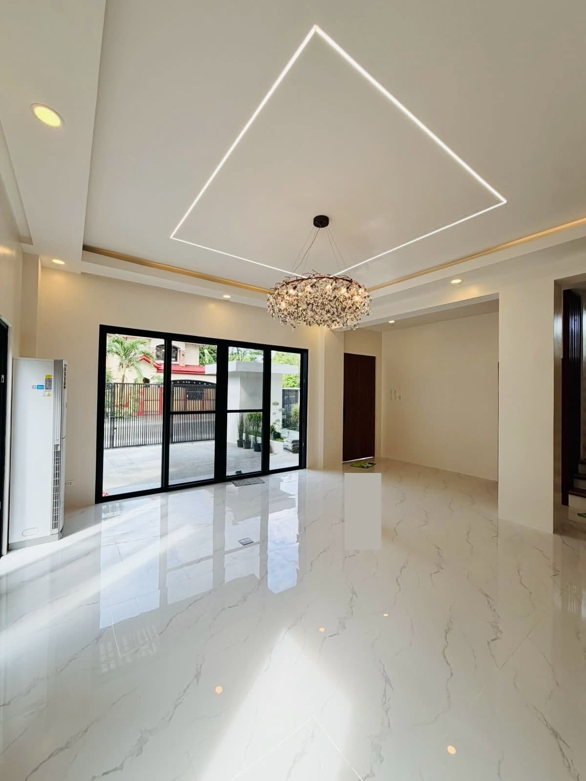 Splendid4-BedroomHouseandLotforSaleinNorthFairview,QuezonCity-4.jpg