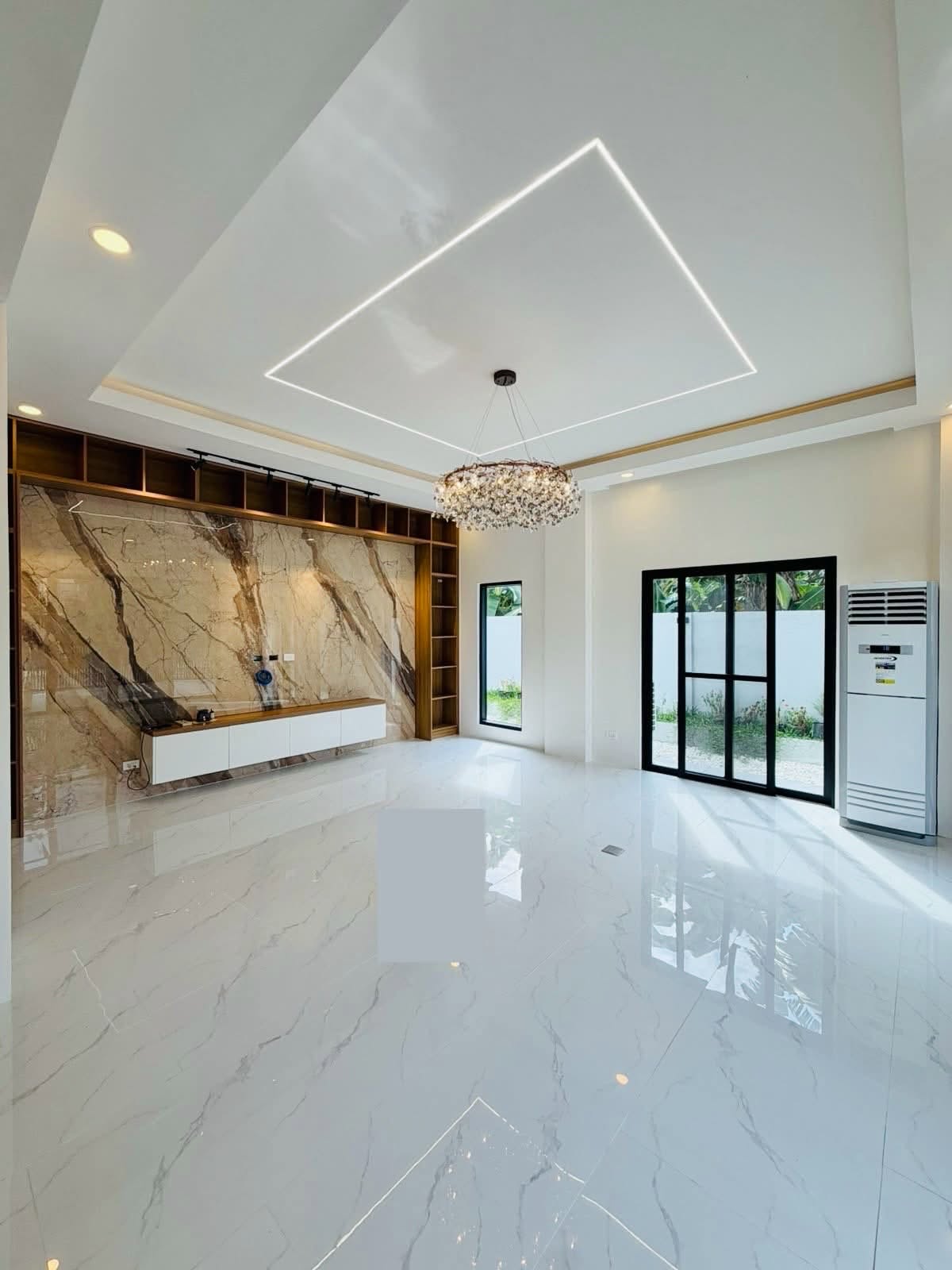 Splendid4-BedroomHouseandLotforSaleinNorthFairview,QuezonCity-3.jpg