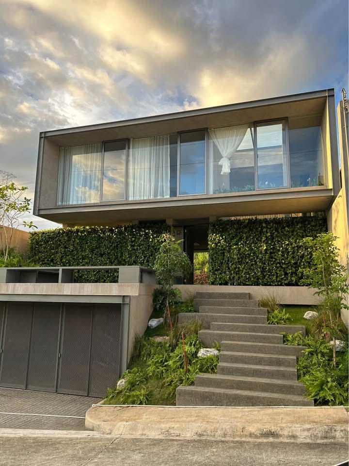 Upscale4-BedroomHouseandLotforSale atTheTerraces,Taytay,Rizal-1.jpg