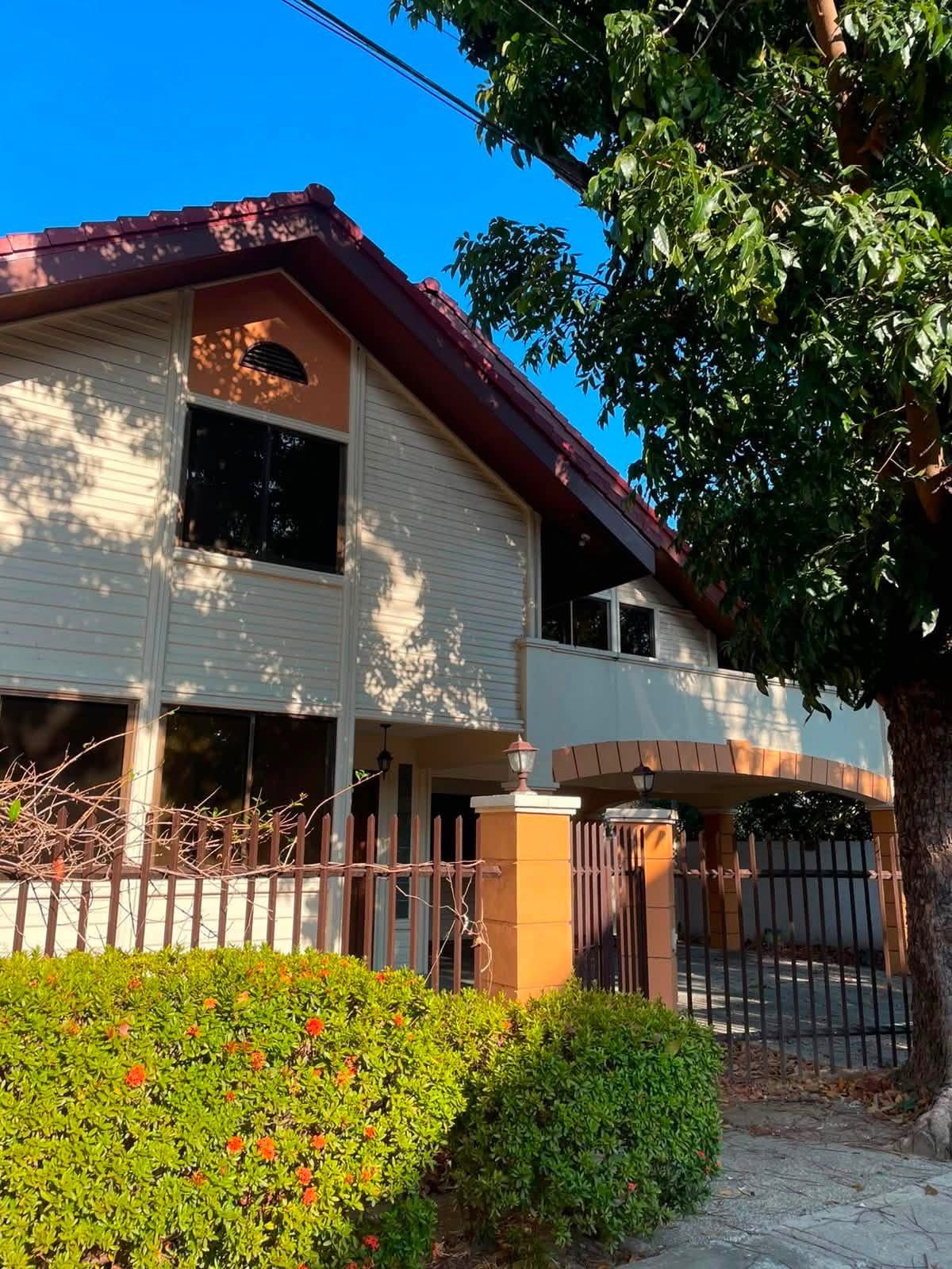 Masterpiece6-BedroomHouseandLotforSaleinHillsboroughAlabang,Muntinlupa-1.jpg
