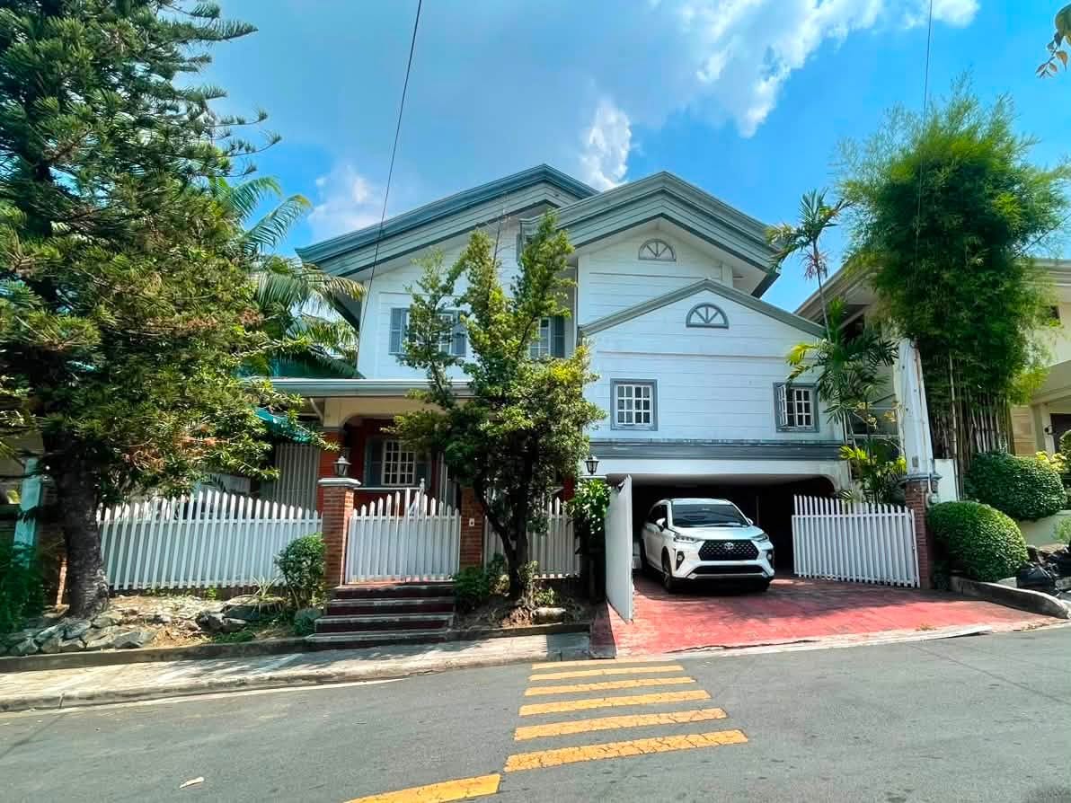 Contemporary6-BedroomHouseandLotforSaleinAlabangHills,Muntinlupa-1.jpg