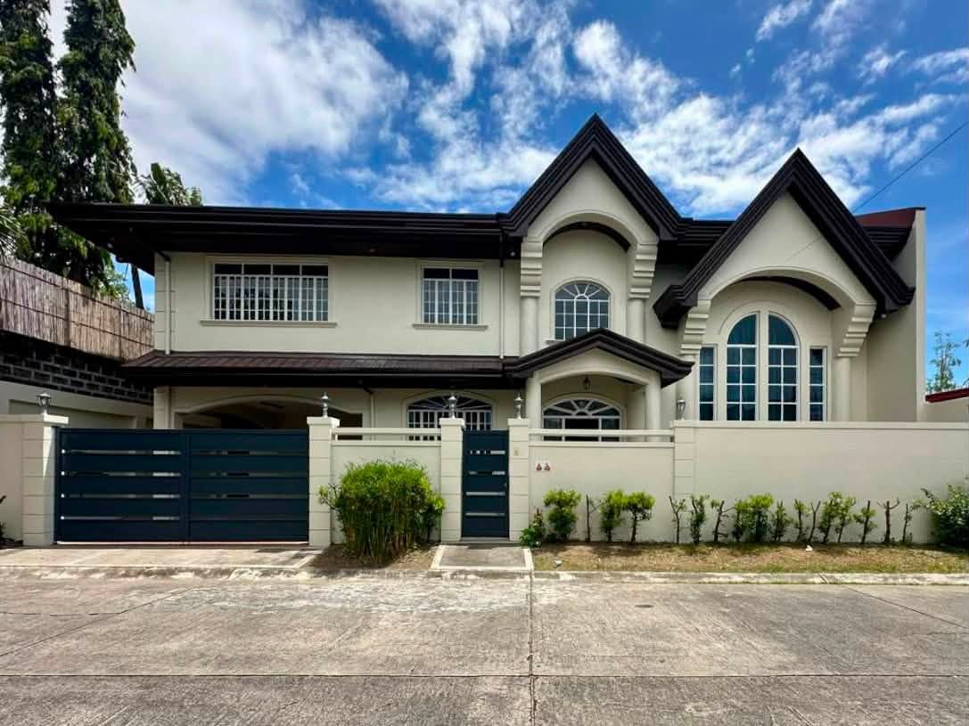 Soothing5-BedroomHouseandLotforSaleinBFHomes,Parañaque-1.jpg