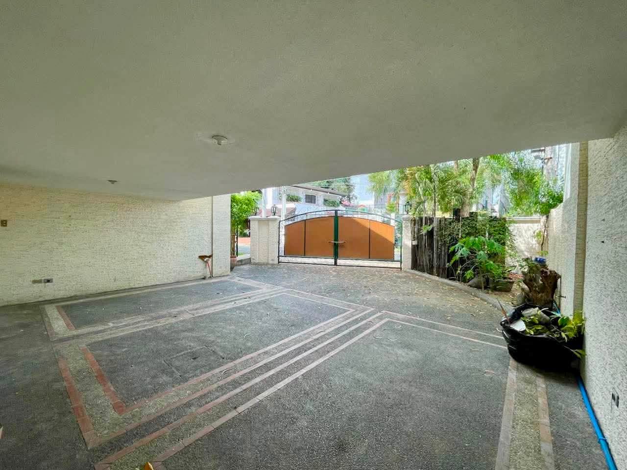 Notable5-BedroomHouseandLotforSaleinAlabangHills,Muntinlupa-2.jpg