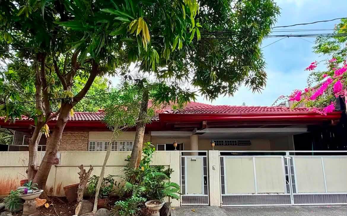 Stylish5-BedroomHouseandLotforSaleinAlabangHills,Muntinlupa-1.jpg