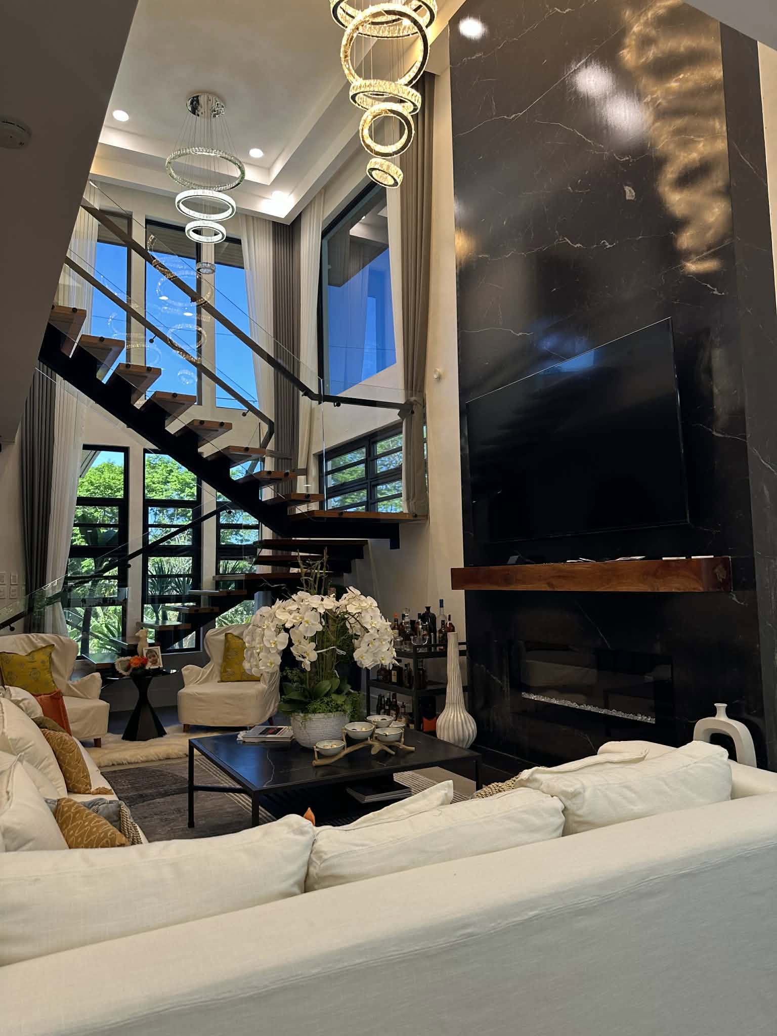 4-BedroomHouseandLotforSaleinLagunaHills,Pansol,CalambaCityl-8.jpg