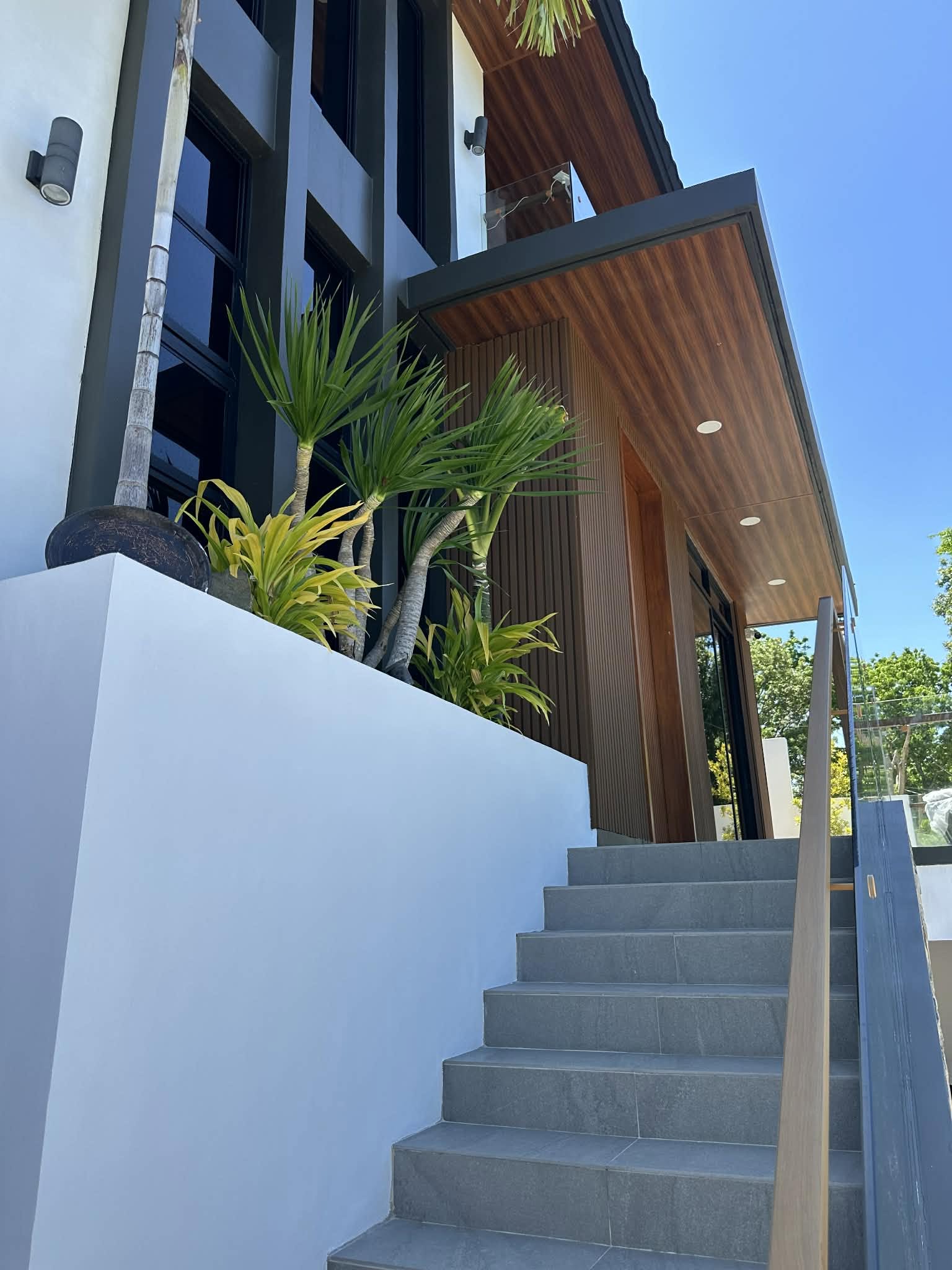 4-BedroomHouseandLotforSaleinLagunaHills,Pansol,CalambaCityl-3.jpg