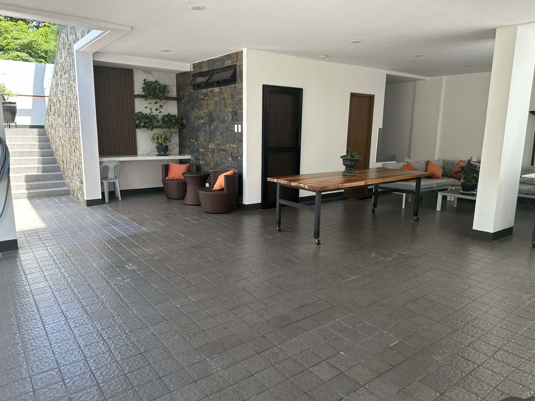 4-BedroomHouseandLotforSaleinLagunaHills,Pansol,CalambaCityl-6.jpg