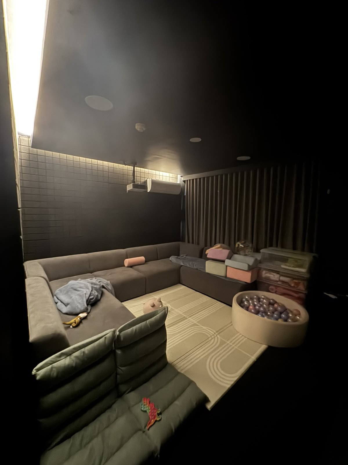 3-BedroomCondoUnitforSaleinSkylineTower,QuezonCity-1.jpg