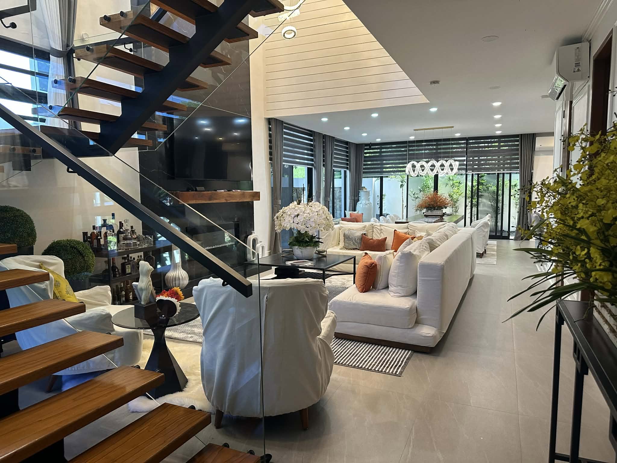 4-BedroomHouseandLotforSaleinLagunaHills,Pansol,CalambaCityl-9.jpg