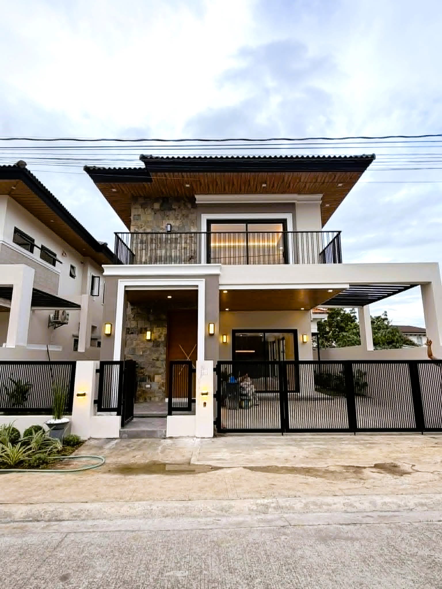 4-BedroomHouseandLotforSaleinSouthForbes,Silang,Cavite-1.jpg