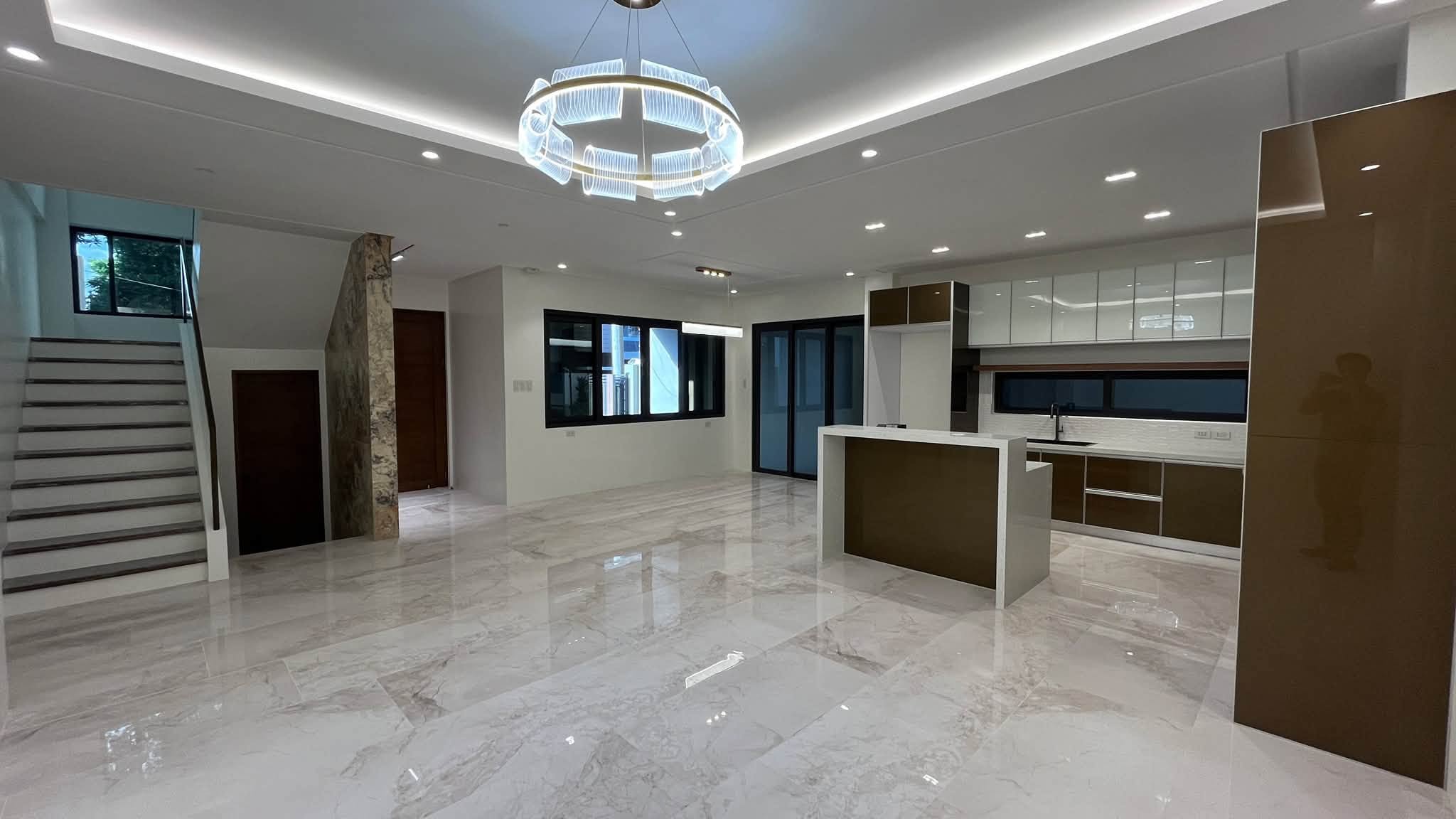 5-BedroomHouseandLotforSaleinSta.BarbaraRoyale,TandangSora,QuezonCity-3.jpg