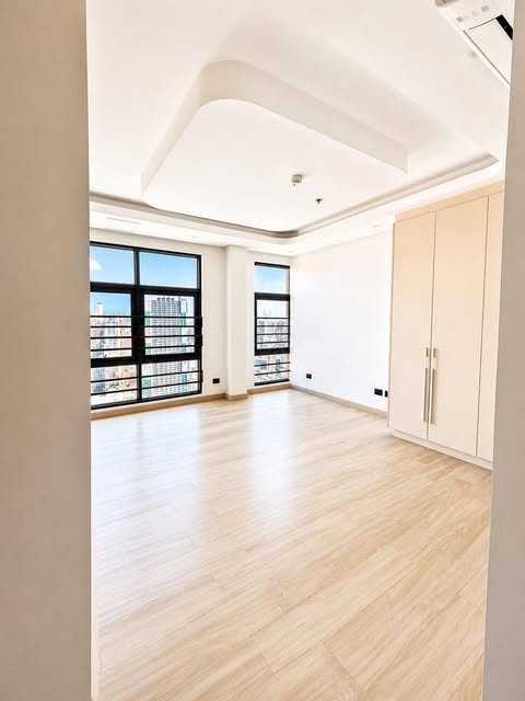 8-BedroomPenthouseCondoUnitforSaleinHarvardSuites,Manila-9.jpg