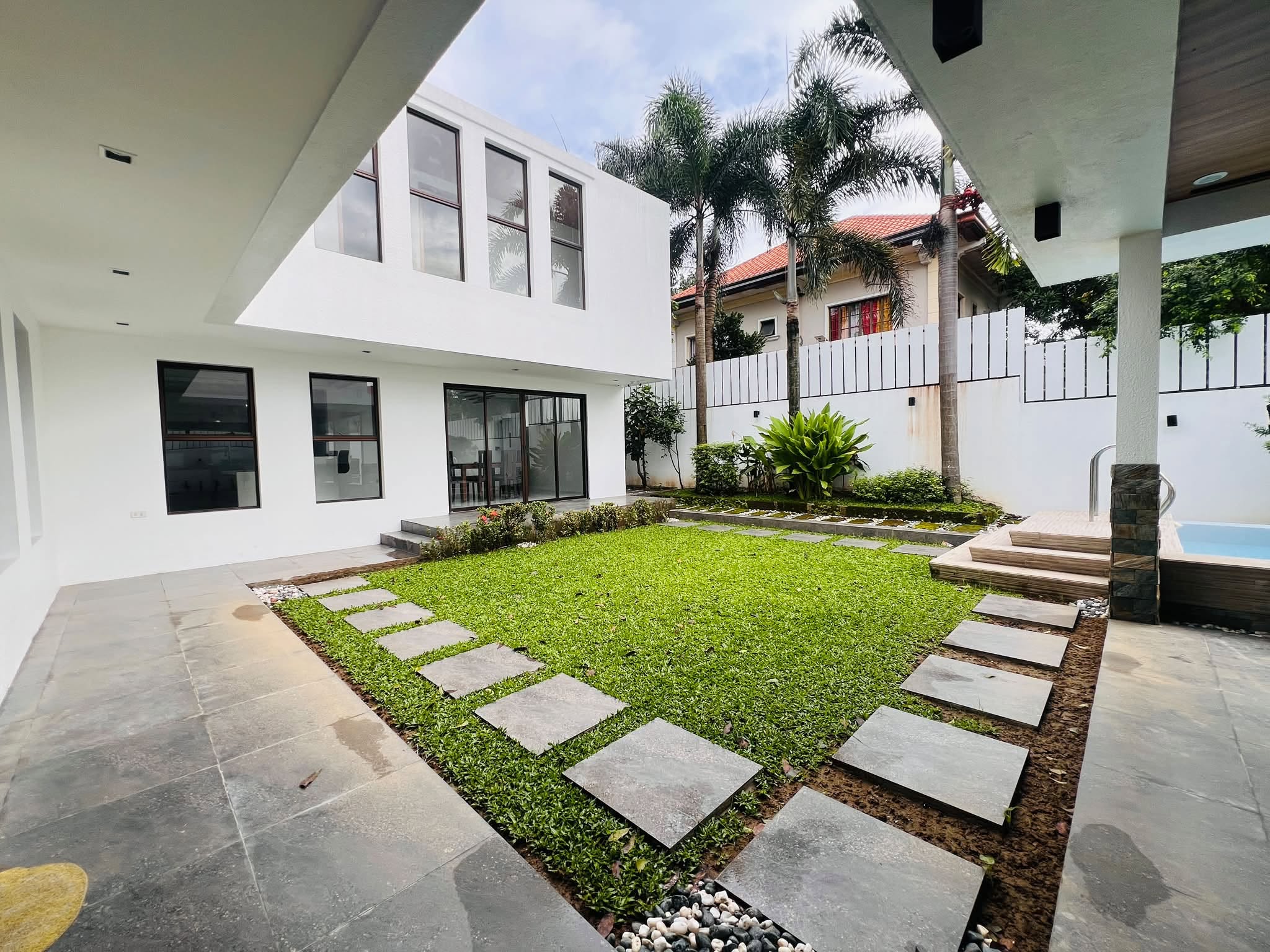 4-BedroomHouseandLotforSaleinCasaMilan,QuezonCity-5.jpg