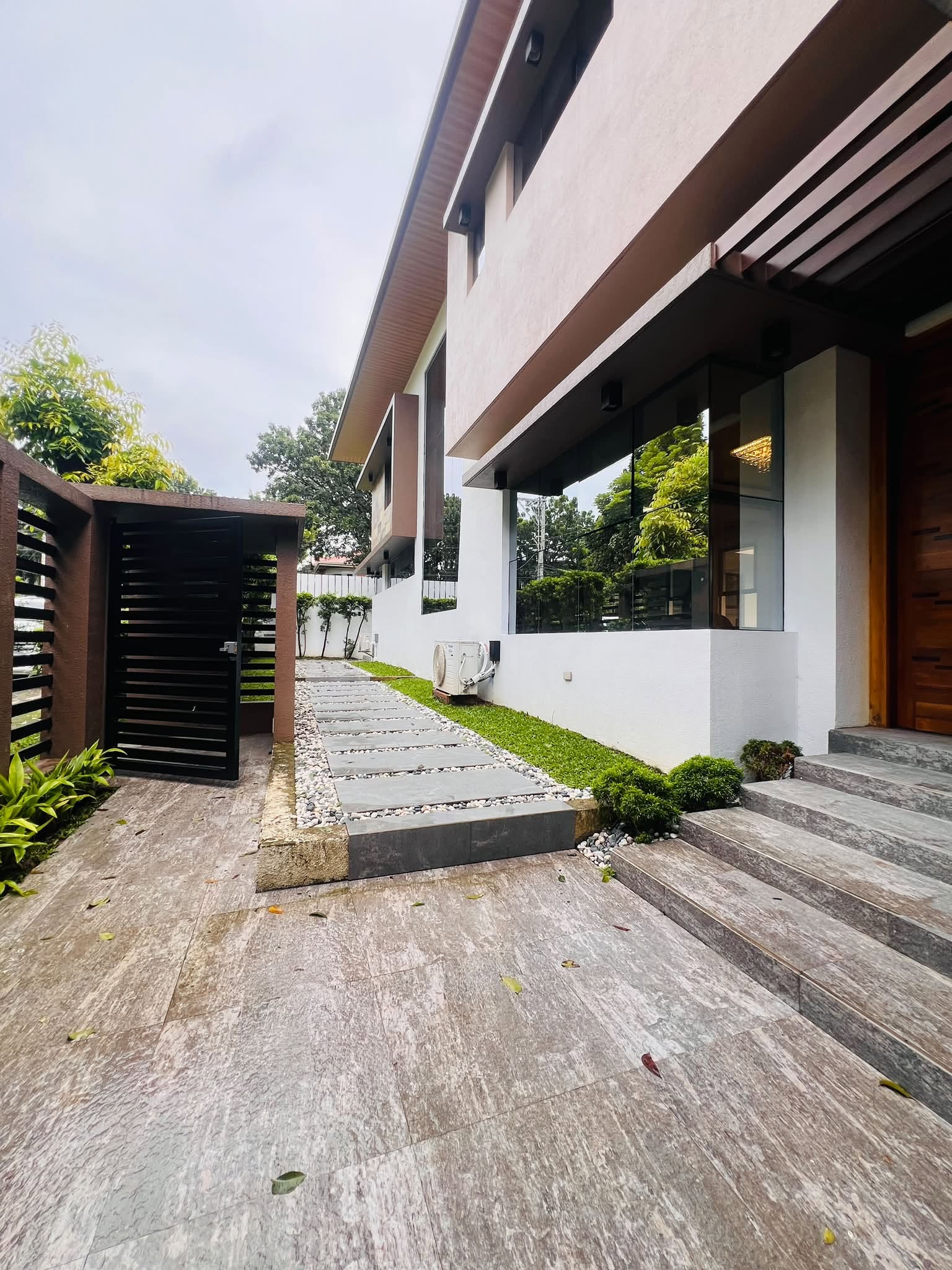 4-BedroomHouseandLotforSaleinCasaMilan,QuezonCity-2.jpg