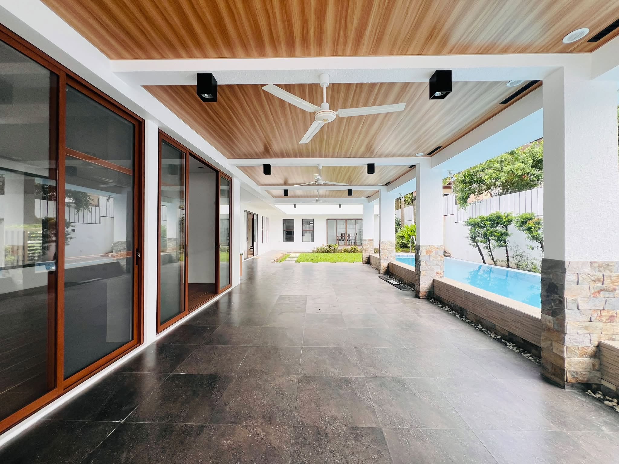 4-BedroomHouseandLotforSaleinCasaMilan,QuezonCity-9.jpg