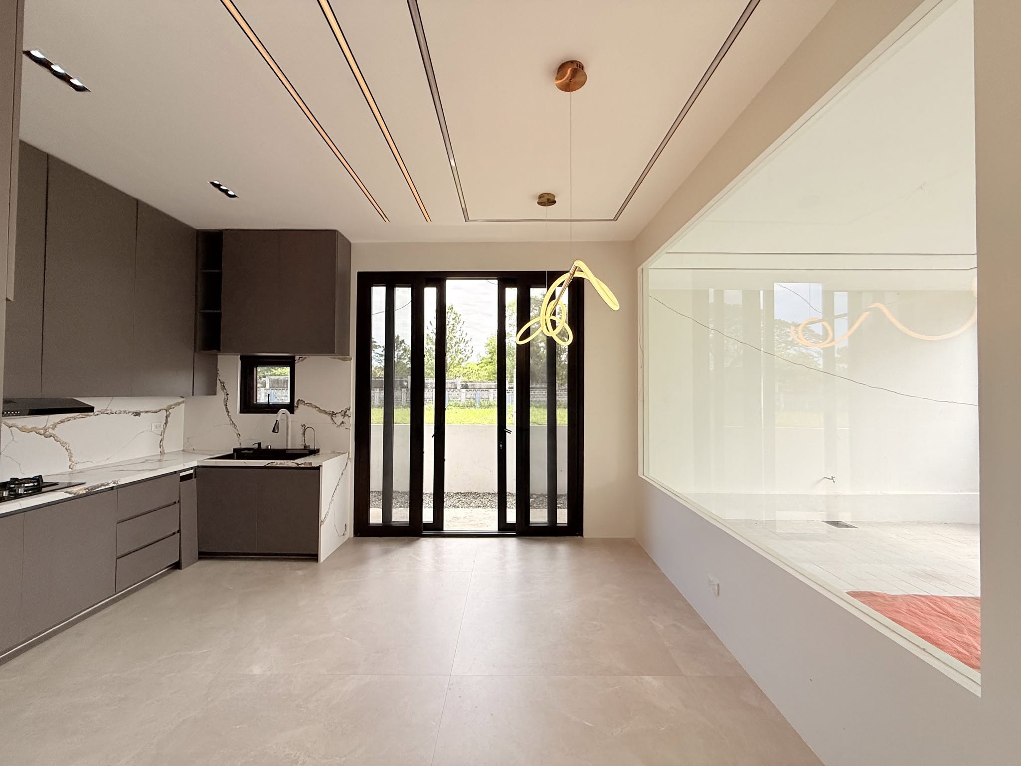 4-BedroomHouseandLotforSaleatTheSonomaResidences,Sta.Rosa,Laguna-5.jpg