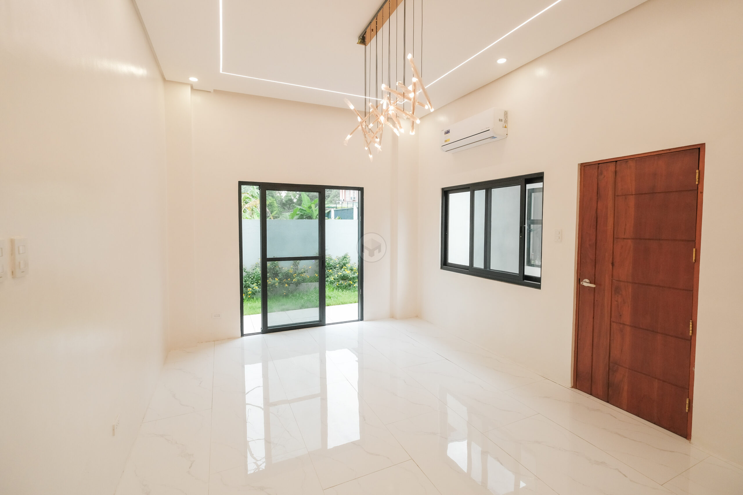 Splendid4-BedroomHouseandLotforSaleinNorthFairview,QuezonCity-5.jpg