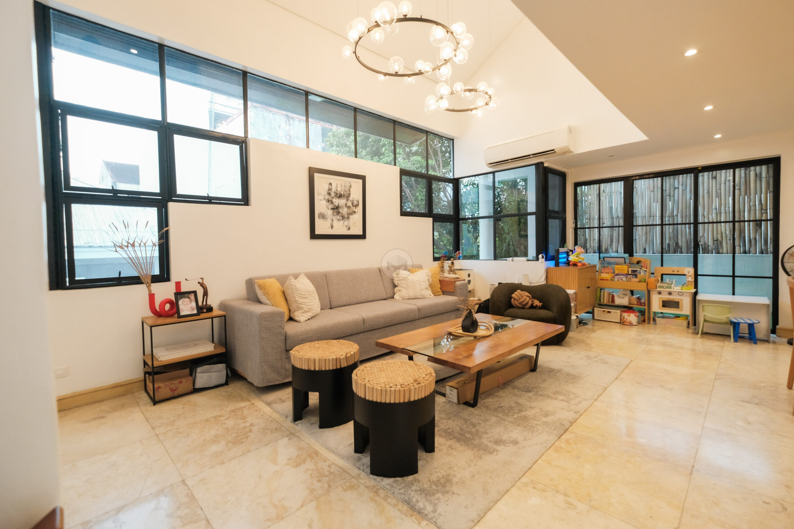 3-BedroomTownhouseforSaleinMariposa,QuezonCity-2.jpg
