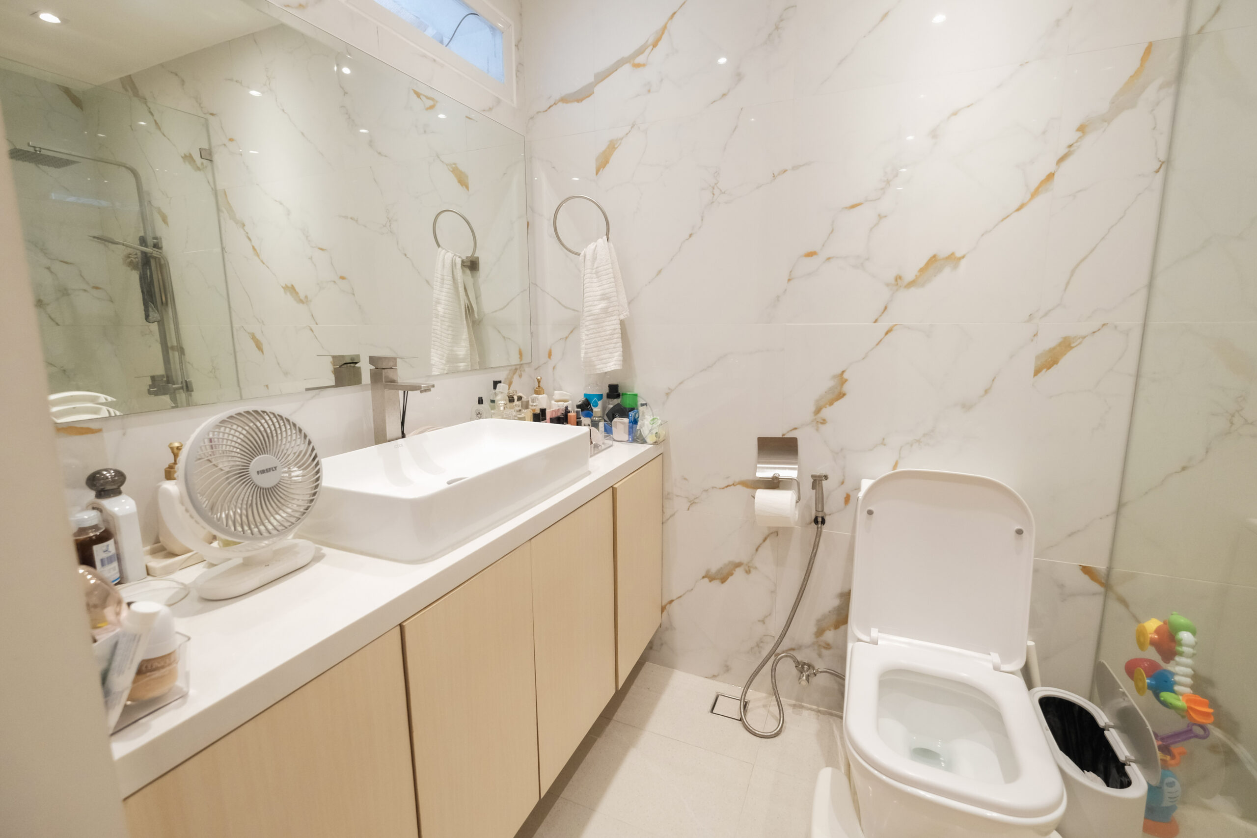 3-BedroomTownhouseforSaleinMariposa,QuezonCity-18.jpg