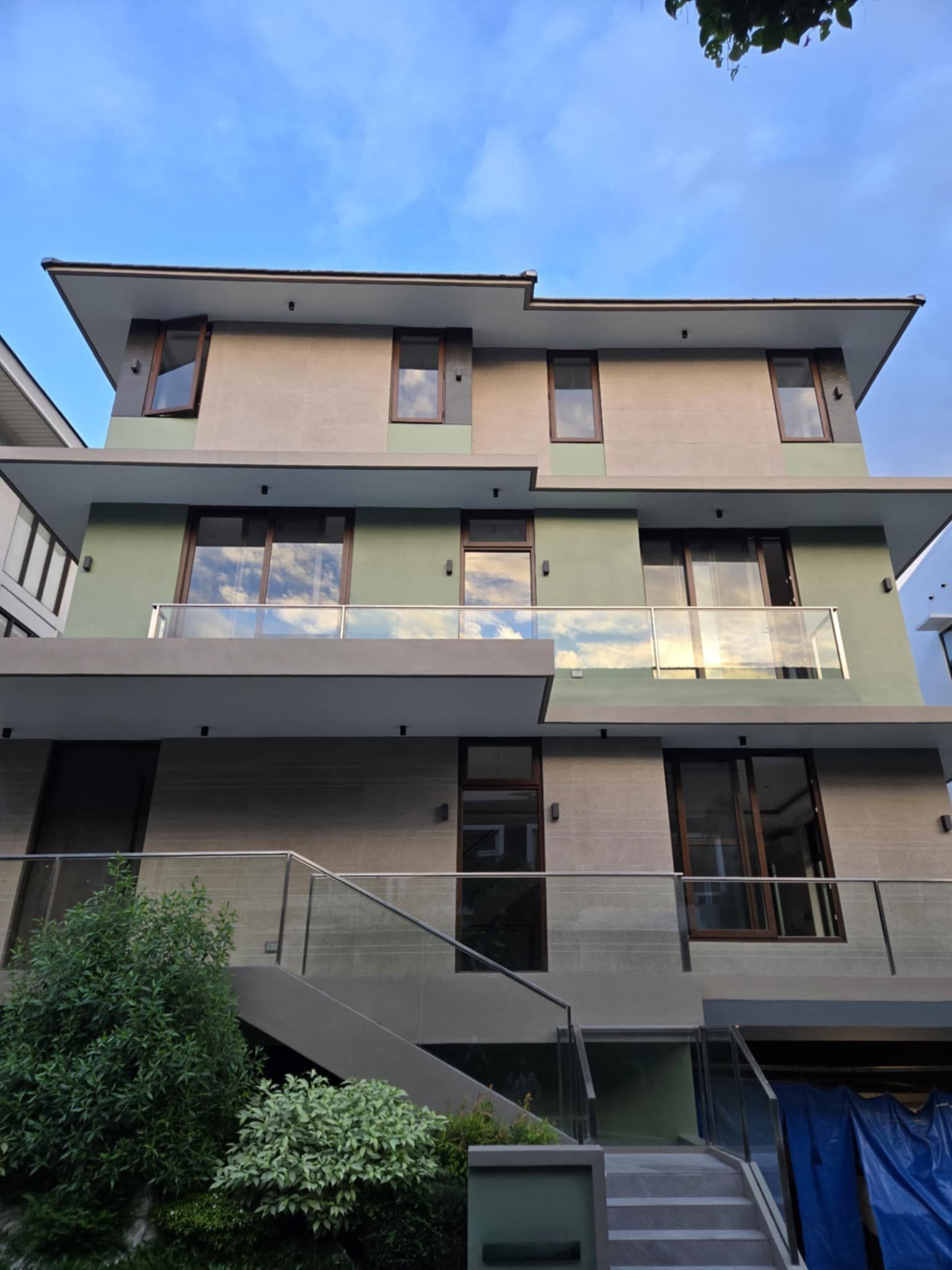 Stately4-BedroomHouseandLotforLeaseinMckinleyHillVillage,TaguigCity-1.jpg