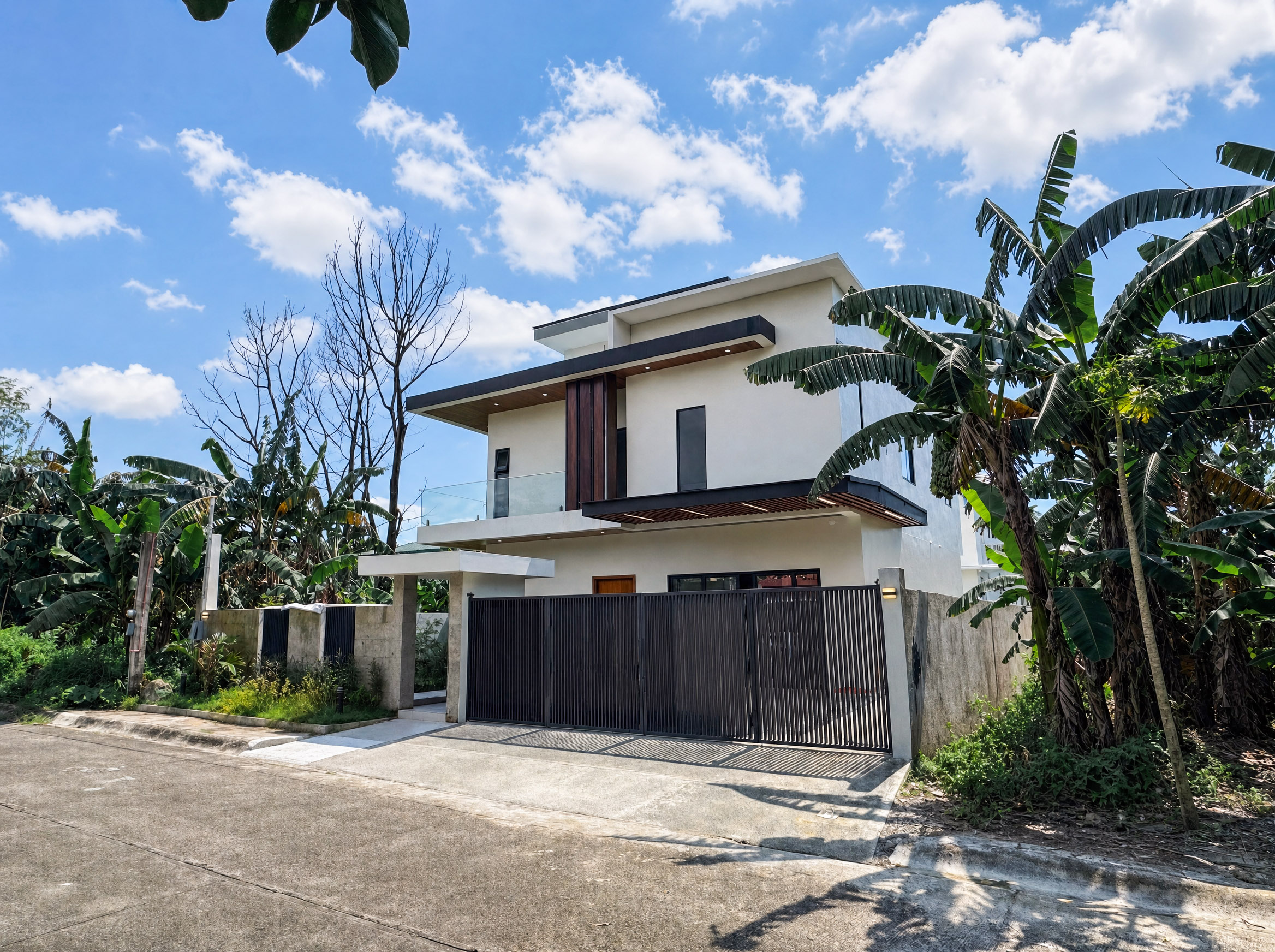 Splendid4-BedroomHouseandLotforSaleinNorthFairview,QuezonCity-2.jpg