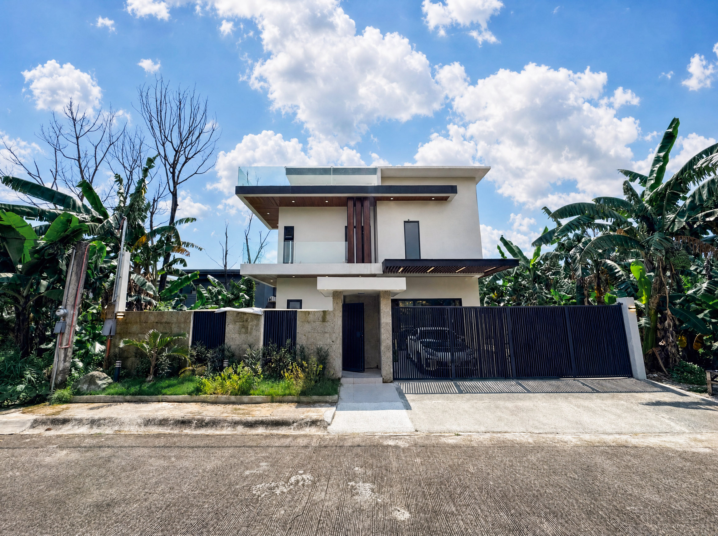 Splendid4-BedroomHouseandLotforSaleinNorthFairview,QuezonCity-1.jpg