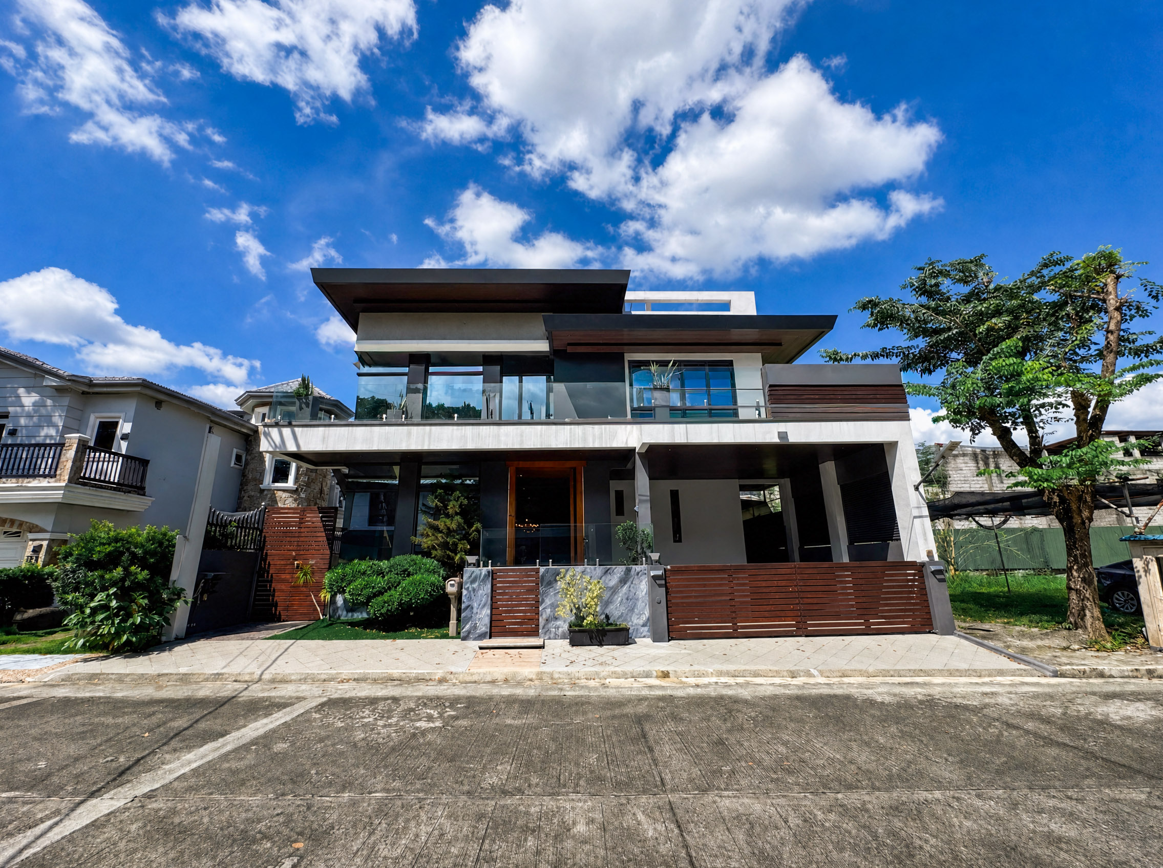 5-BedroomHouseandLotforSaleinDonAntonioRoyaleEstate,Commonwealth,QuezonCity-1.jpg