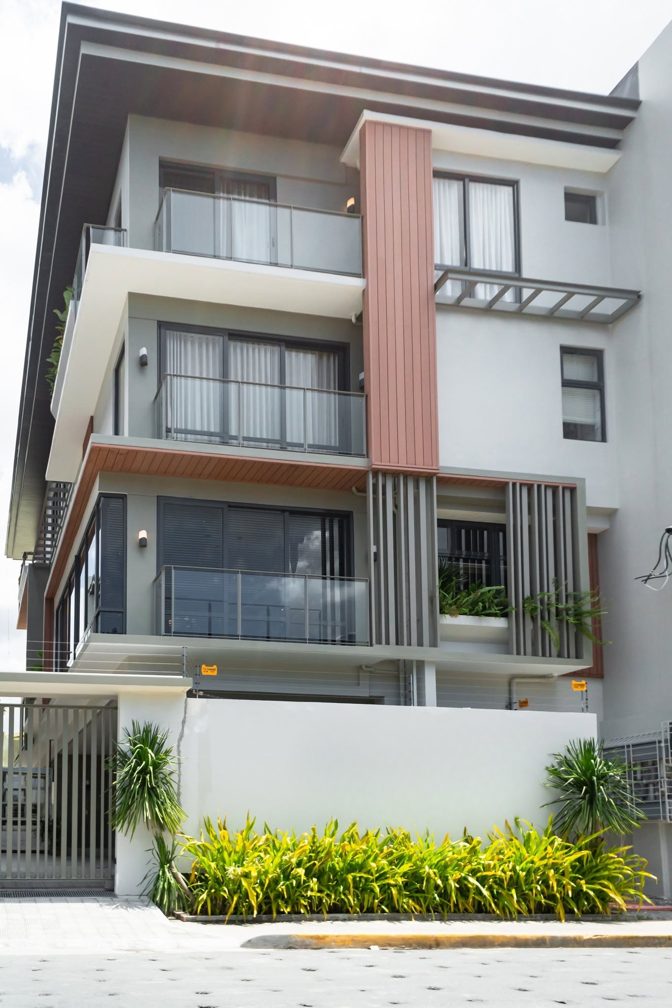 4-BedroomTownhouseforSaleinRosevaleEstates,Manila-1.jpg