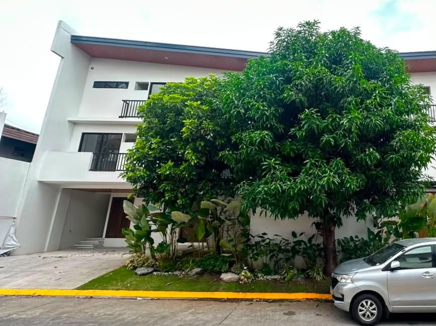6-BedroomHouseandLotforSaleinBFHomes,Muntinlupa-1.jpg